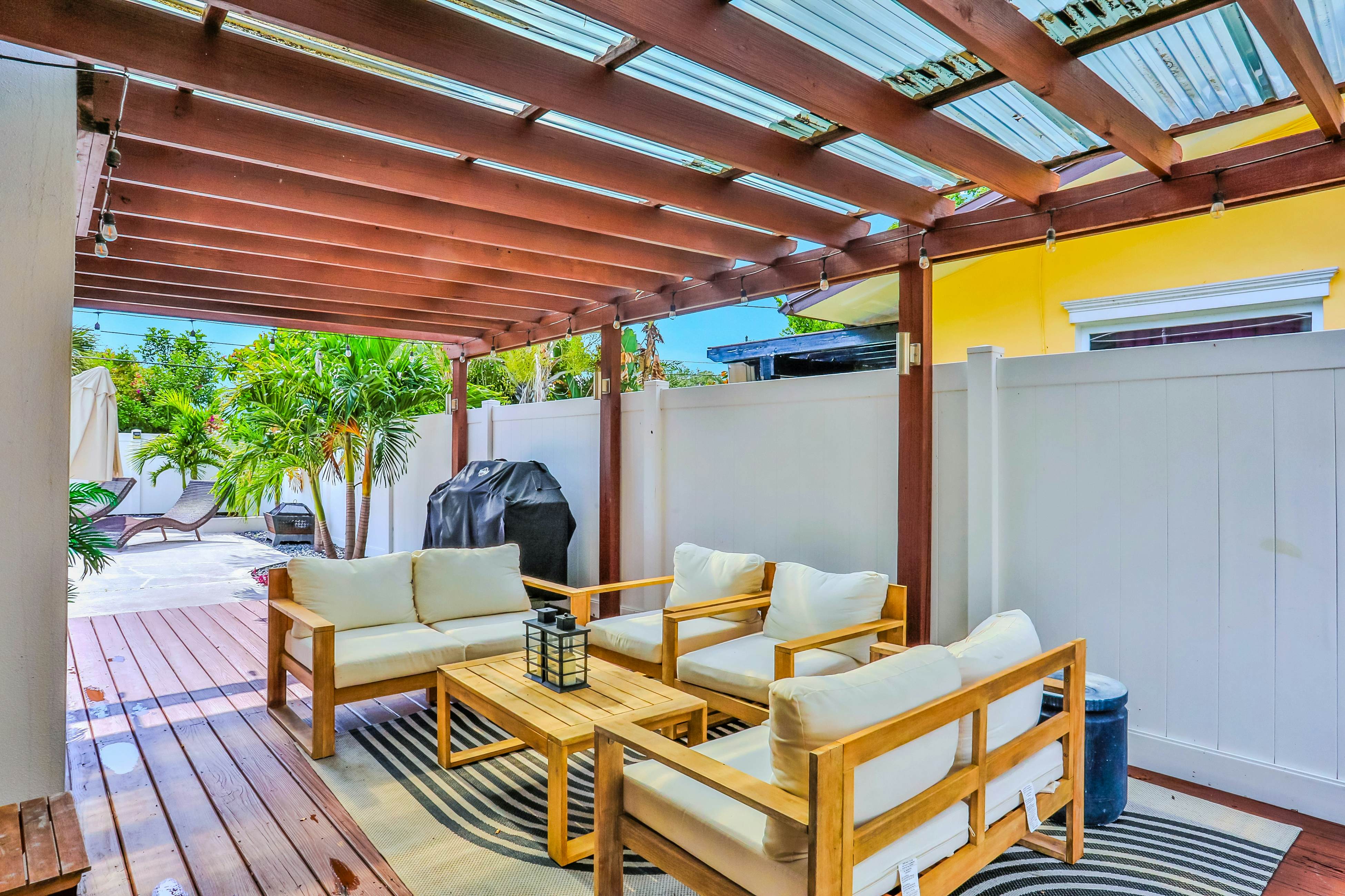 Large heated pool home with backyard oasis, dog friendly, AC and Wifi