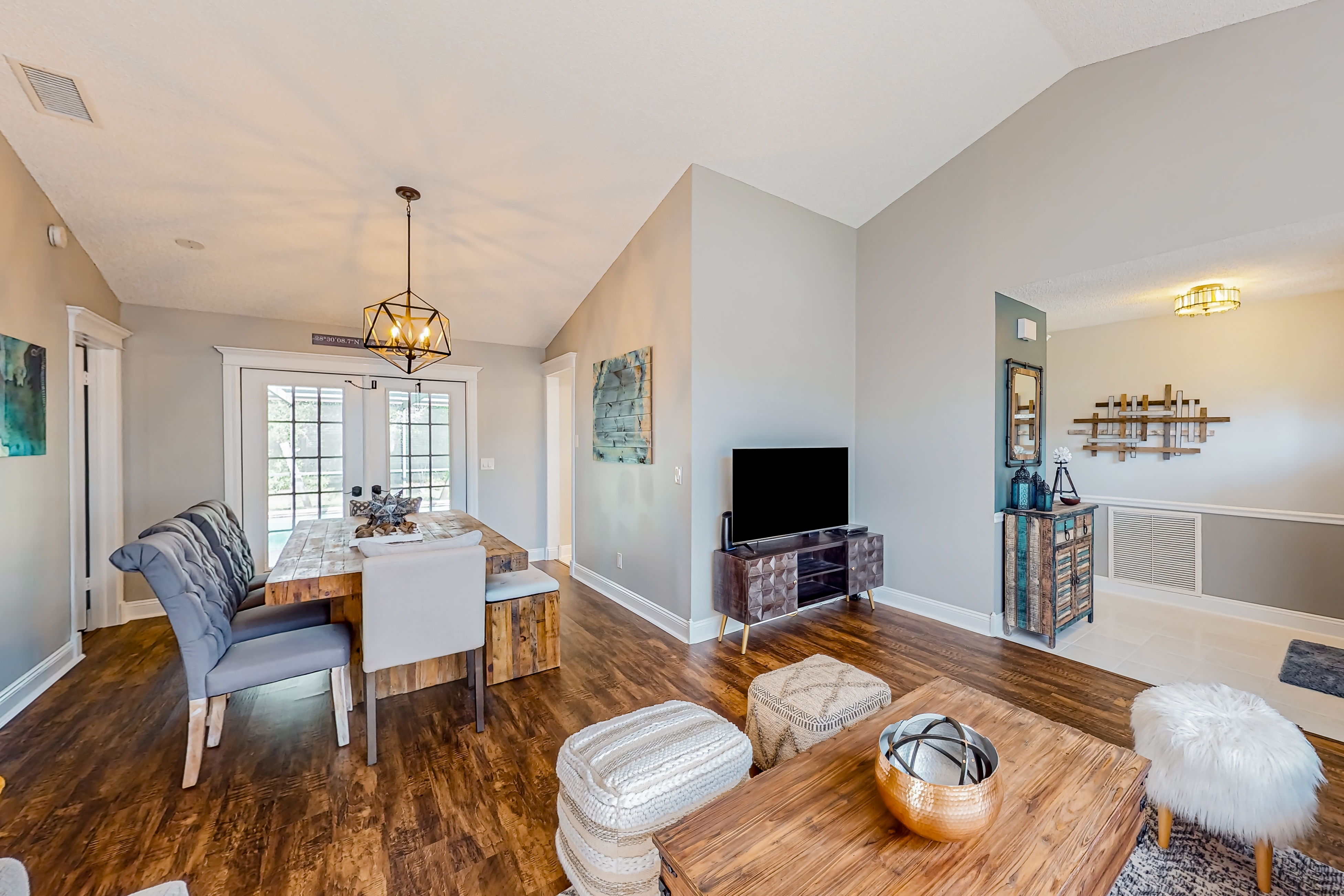 Gorgeous oasis with pool patio central AC WD and close to the beach