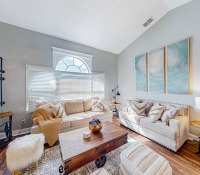 Gorgeous oasis with pool patio central AC WD and close to the beach