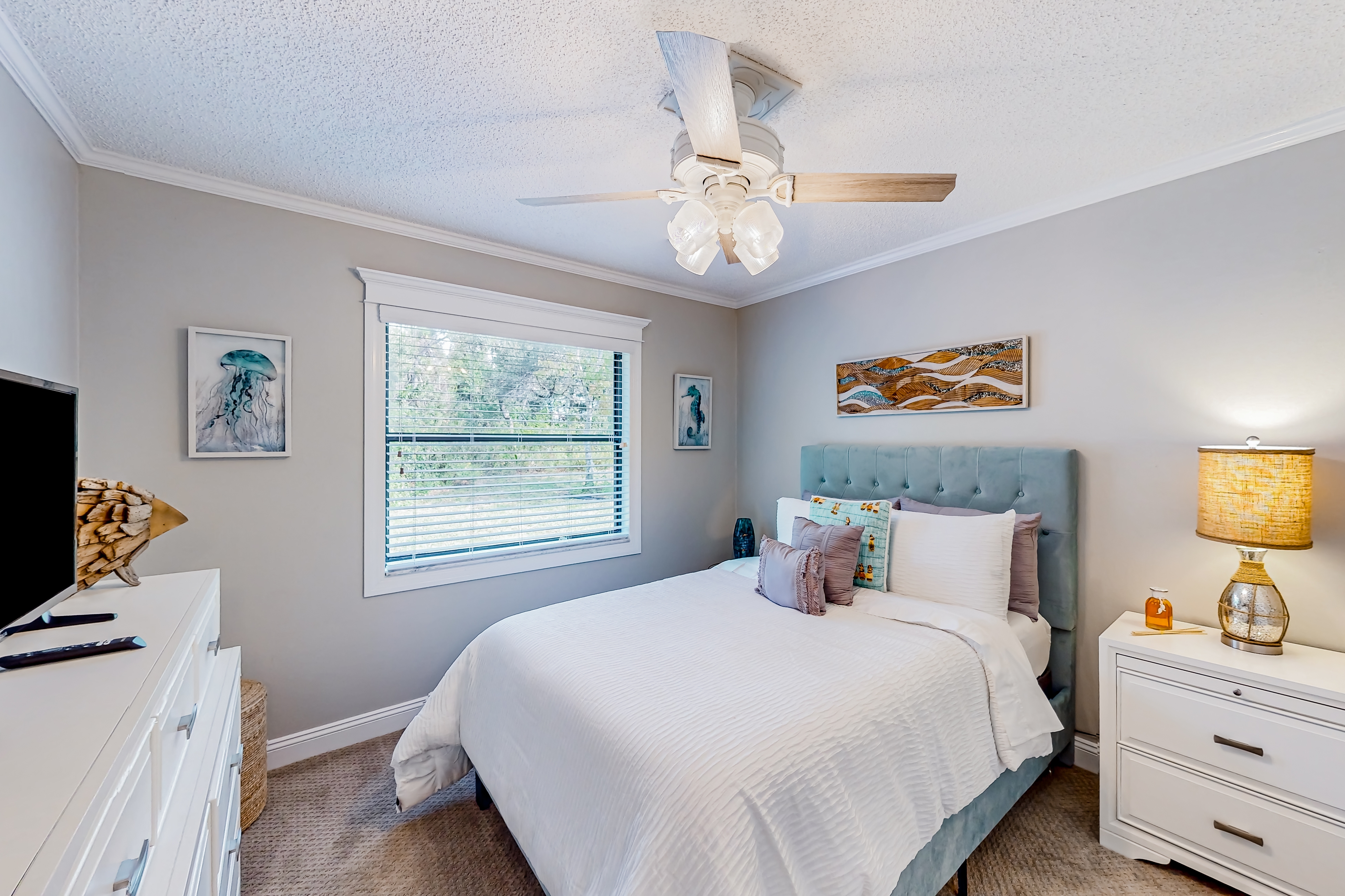 Gorgeous oasis with pool patio central AC WD and close to the beach