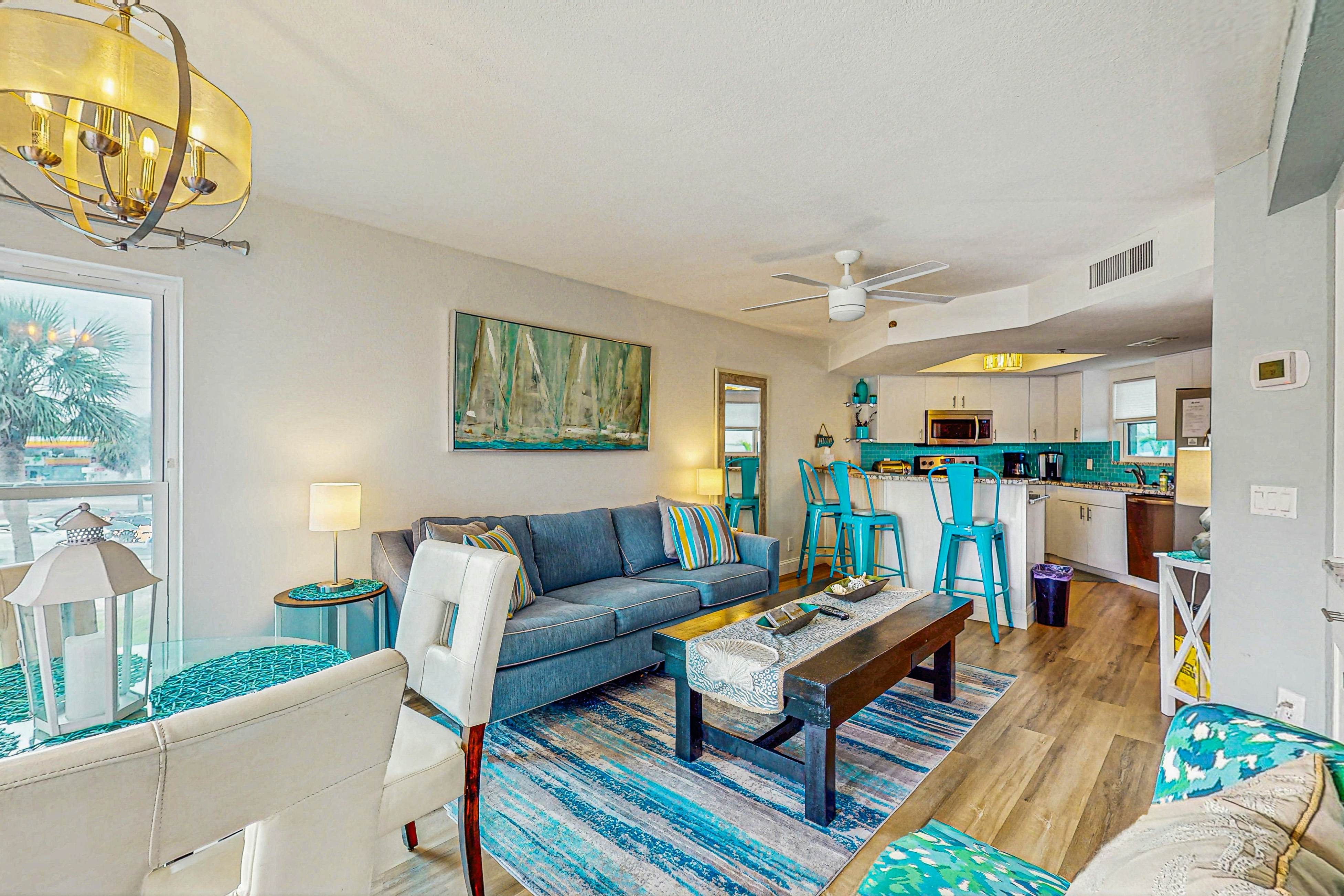 Contemporary gem on the Gulf Coast with balcony & W/D - walk to beach & shops
