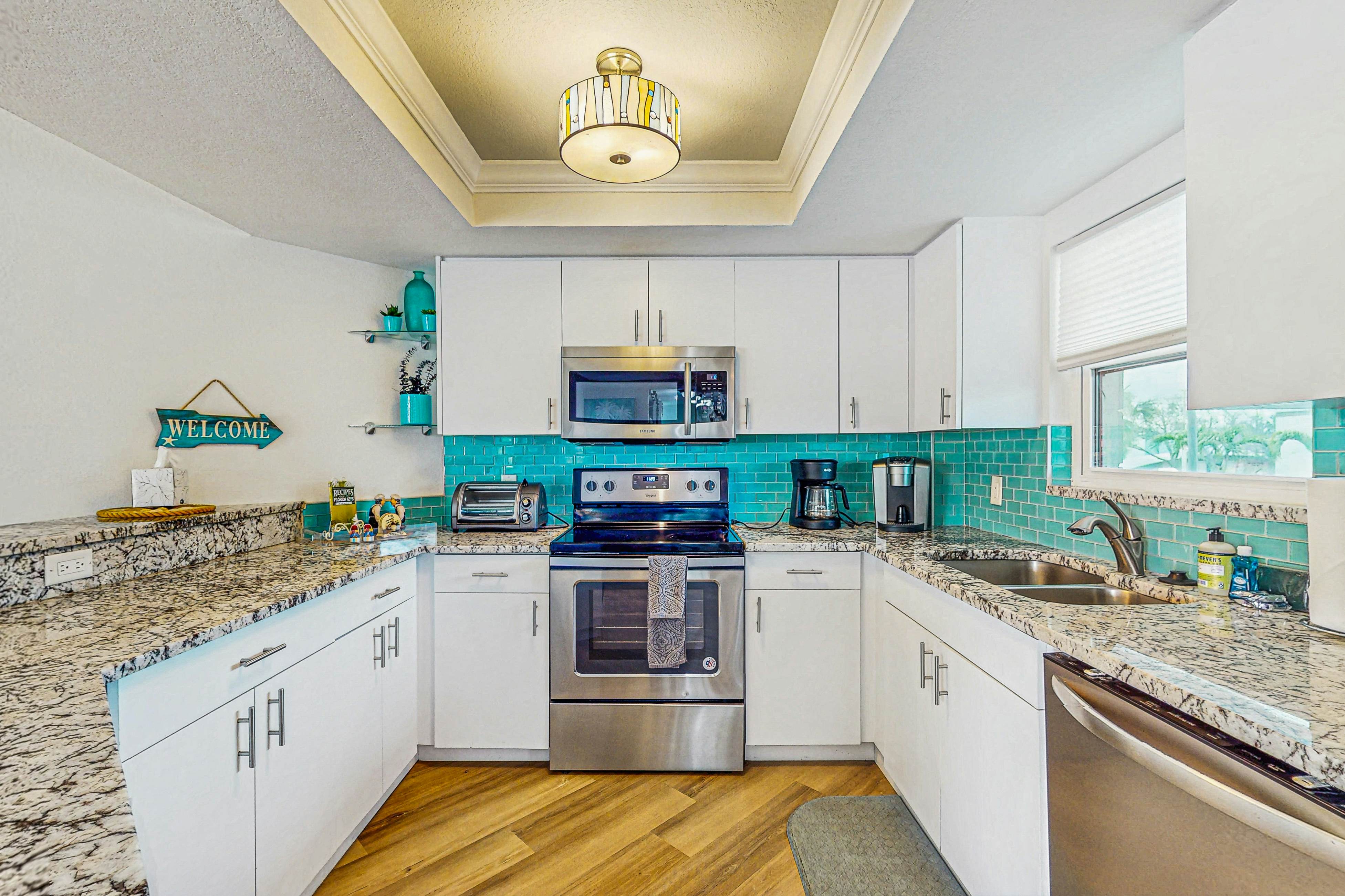 Contemporary gem on the Gulf Coast with balcony & W/D - walk to beach & shops