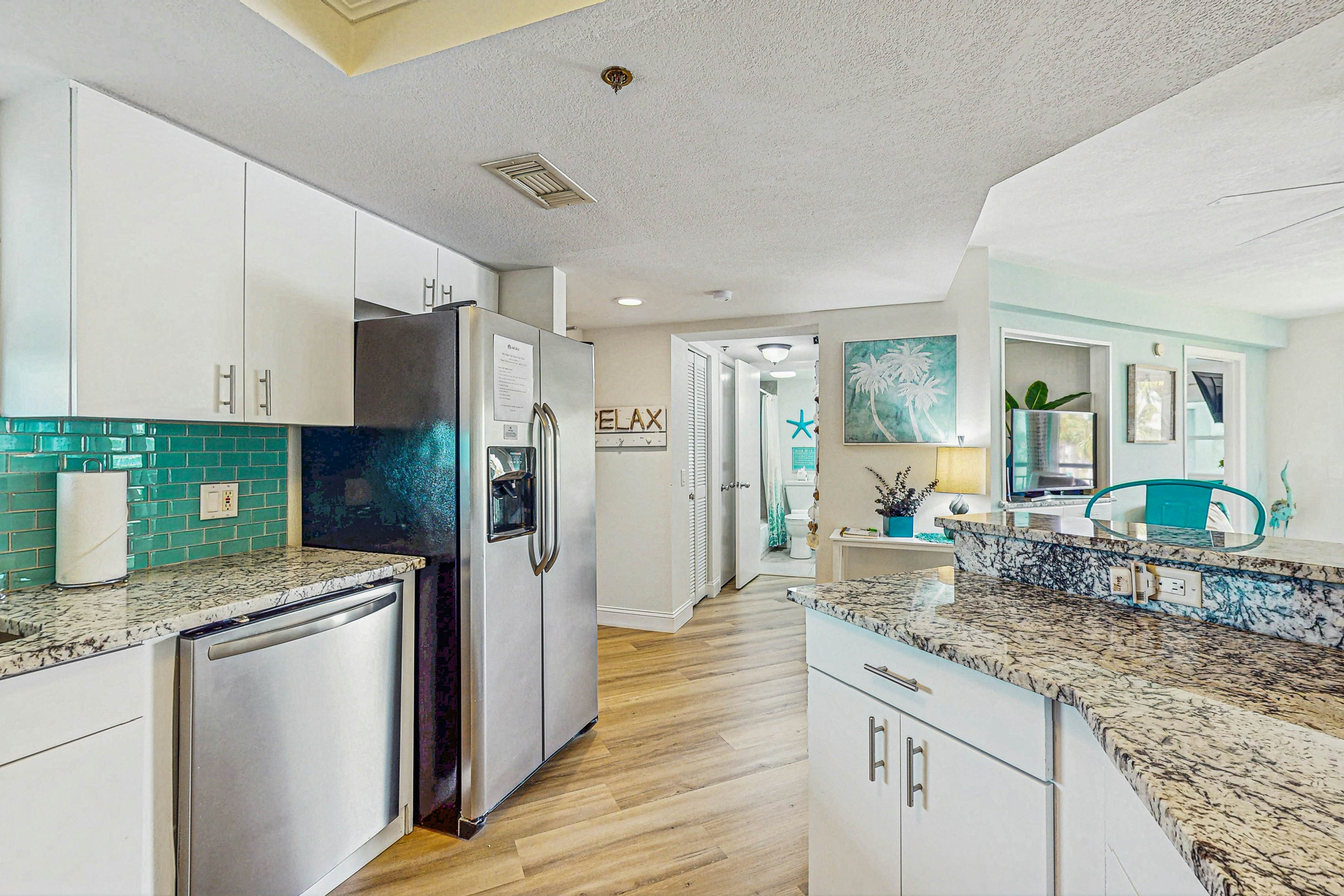 Contemporary gem on the Gulf Coast with balcony & W/D - walk to beach & shops