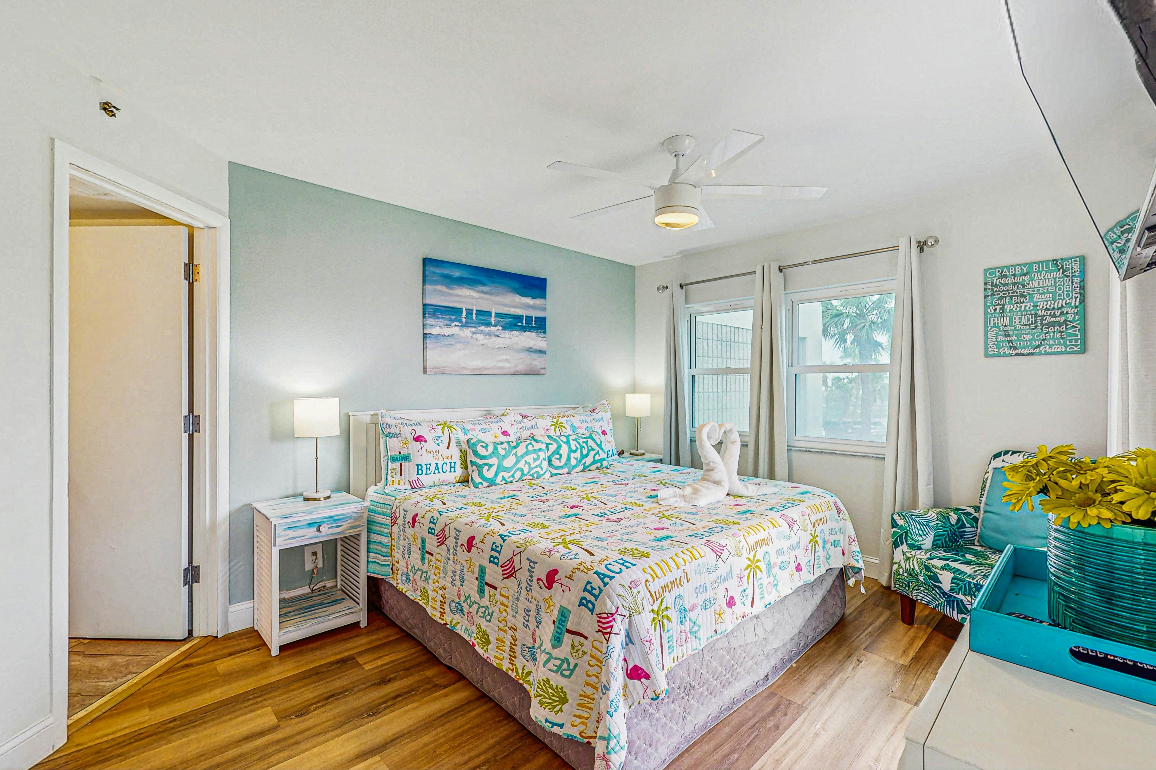 Contemporary gem on the Gulf Coast with balcony & W/D - walk to beach & shops