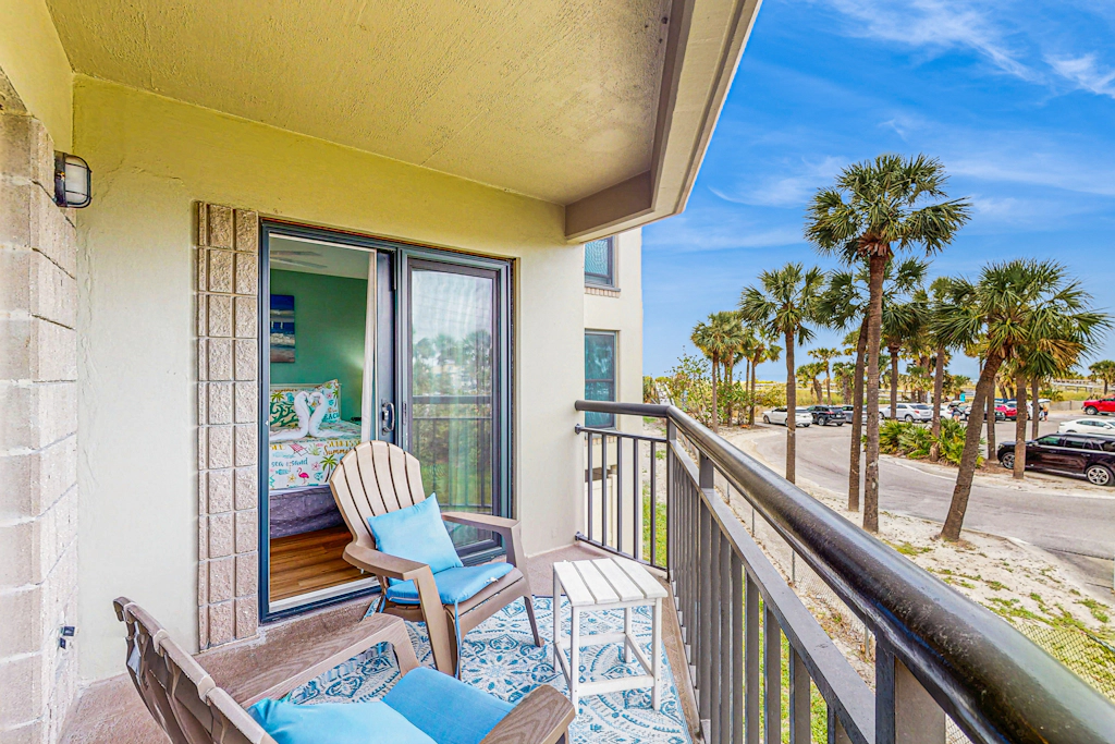 Contemporary gem on the Gulf Coast with balcony and WD walk to beach and shops