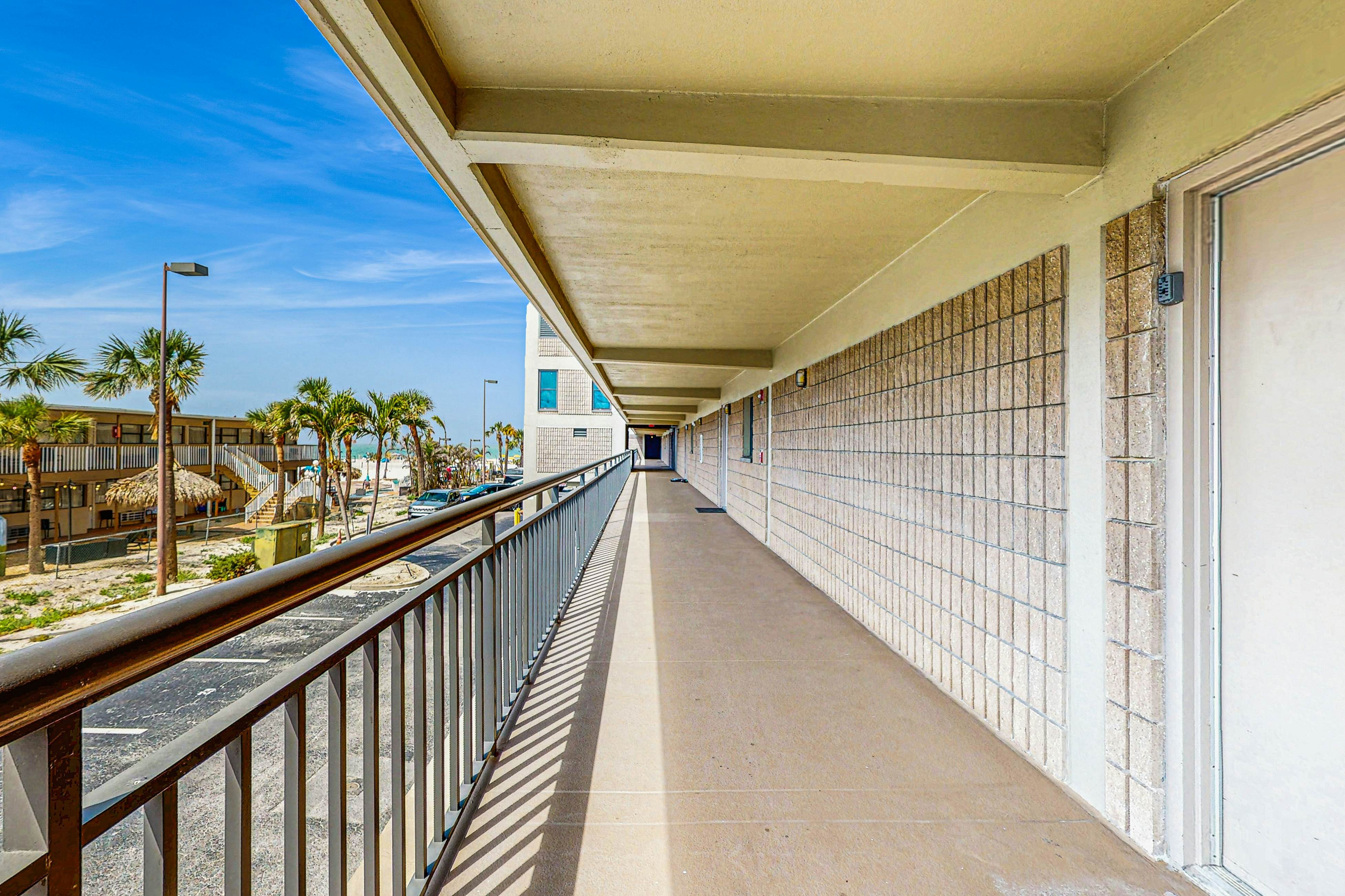 Contemporary gem on the Gulf Coast with balcony & W/D - walk to beach & shops