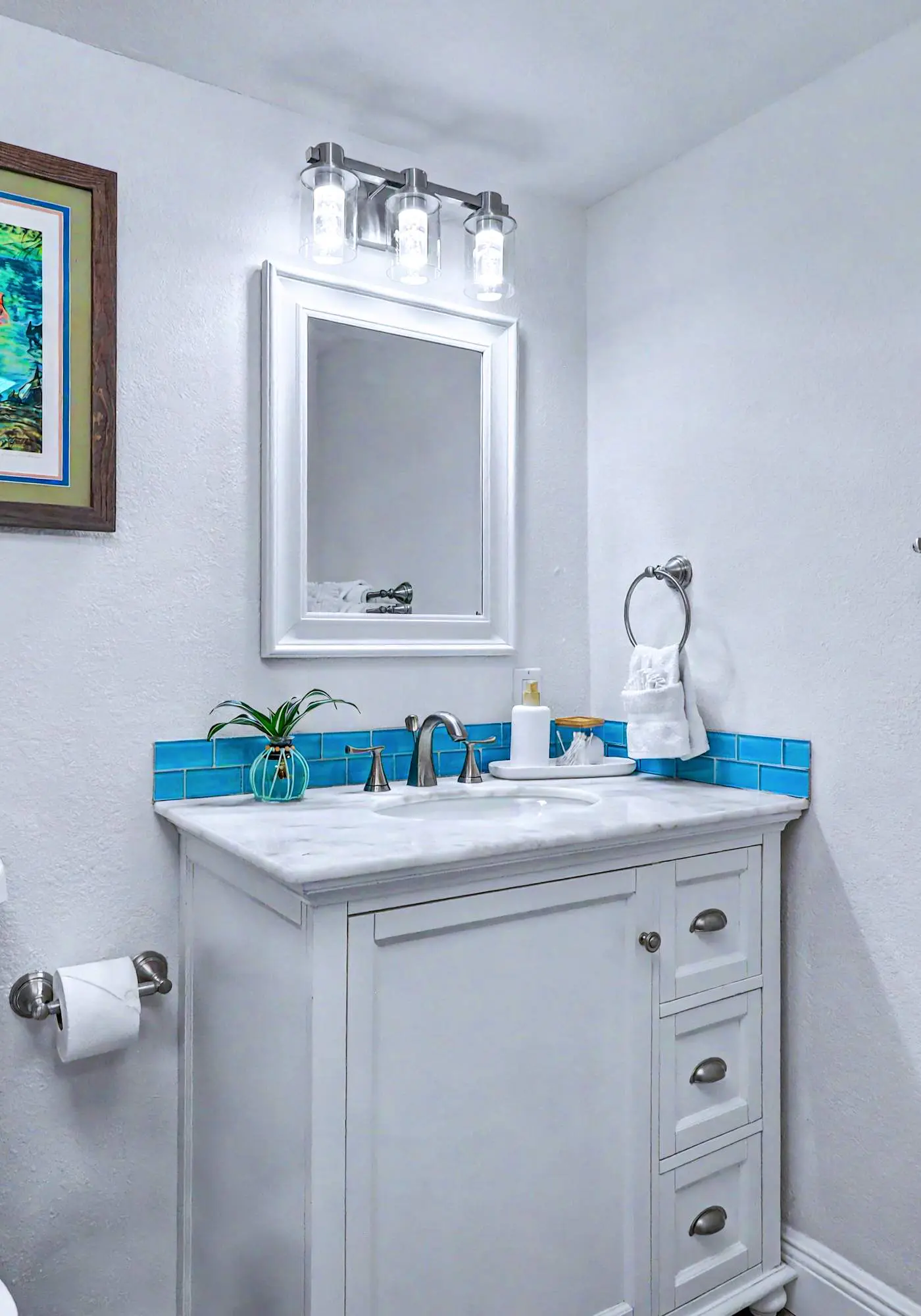 Contemporary gem on the Gulf Coast with balcony and WD walk to beach and shops