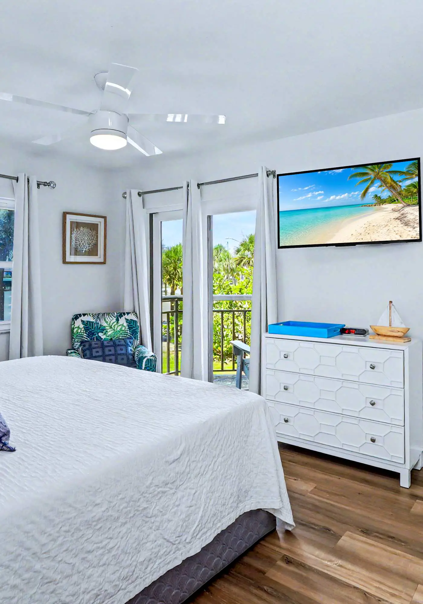 Contemporary gem on the Gulf Coast with balcony and WD walk to beach and shops