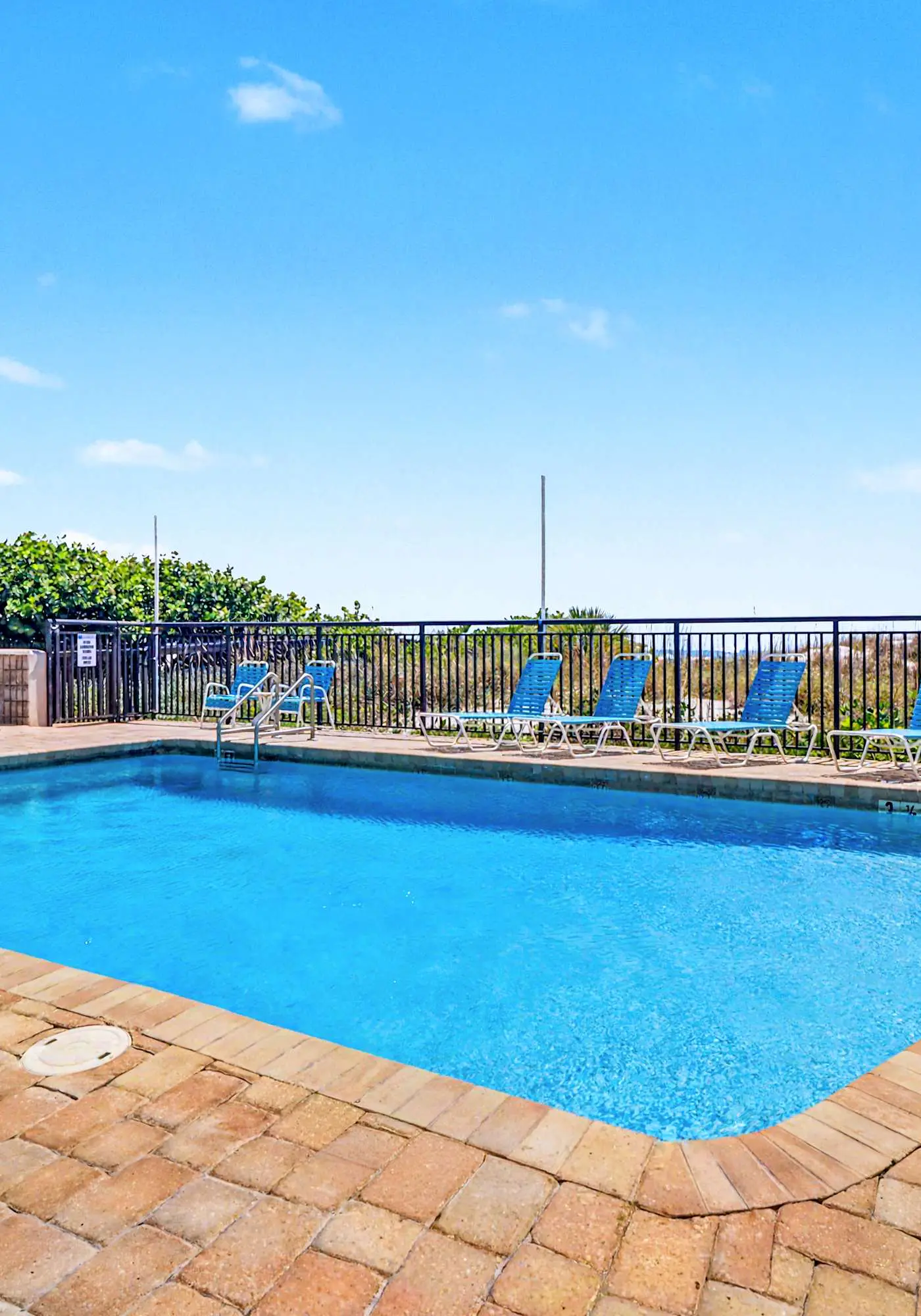 Contemporary gem on the Gulf Coast with balcony and WD walk to beach and shops