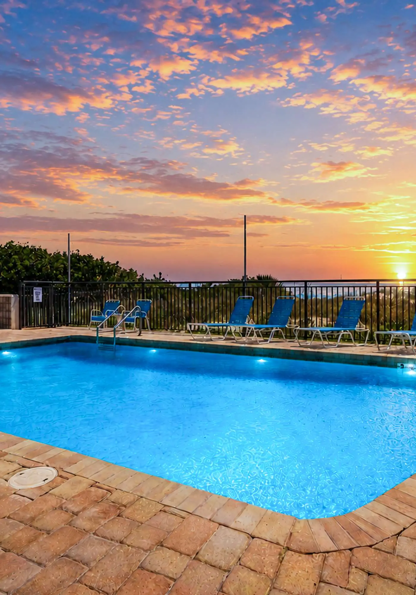Contemporary gem on the Gulf Coast with balcony and WD walk to beach and shops