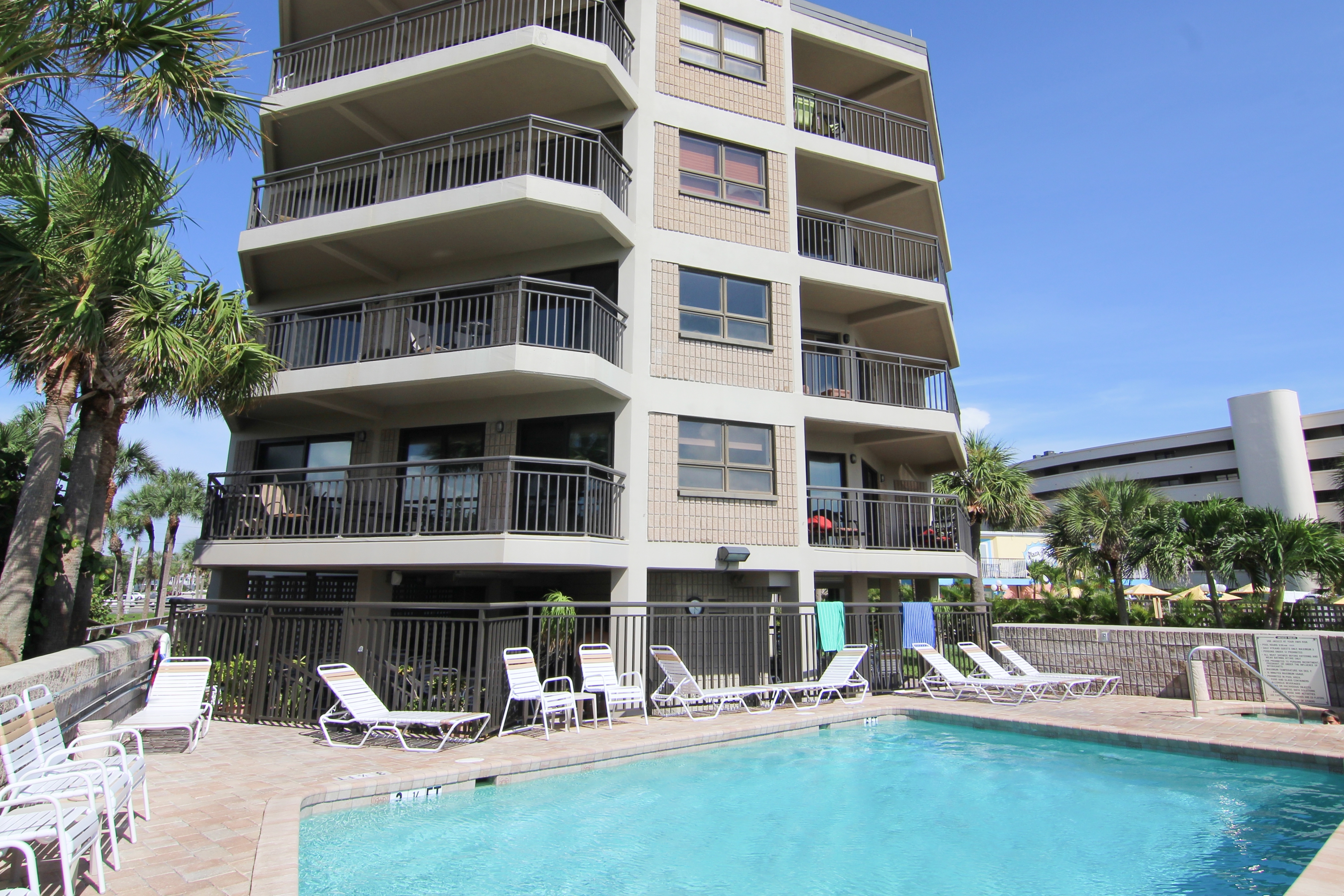 Inviting gem on St Pete Beach with AC and washer dryer snowbird friendly