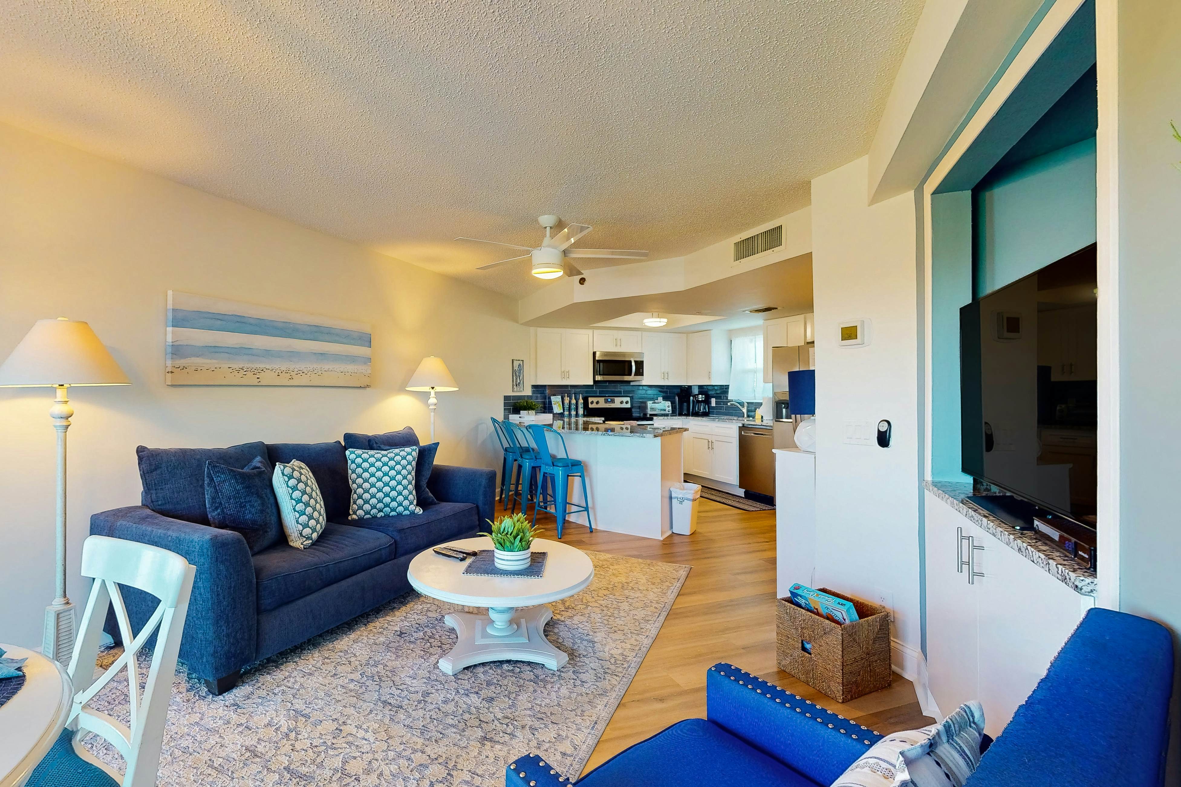 Inviting gem on St. Pete Beach with AC & washer/dryer - snowbird-friendly