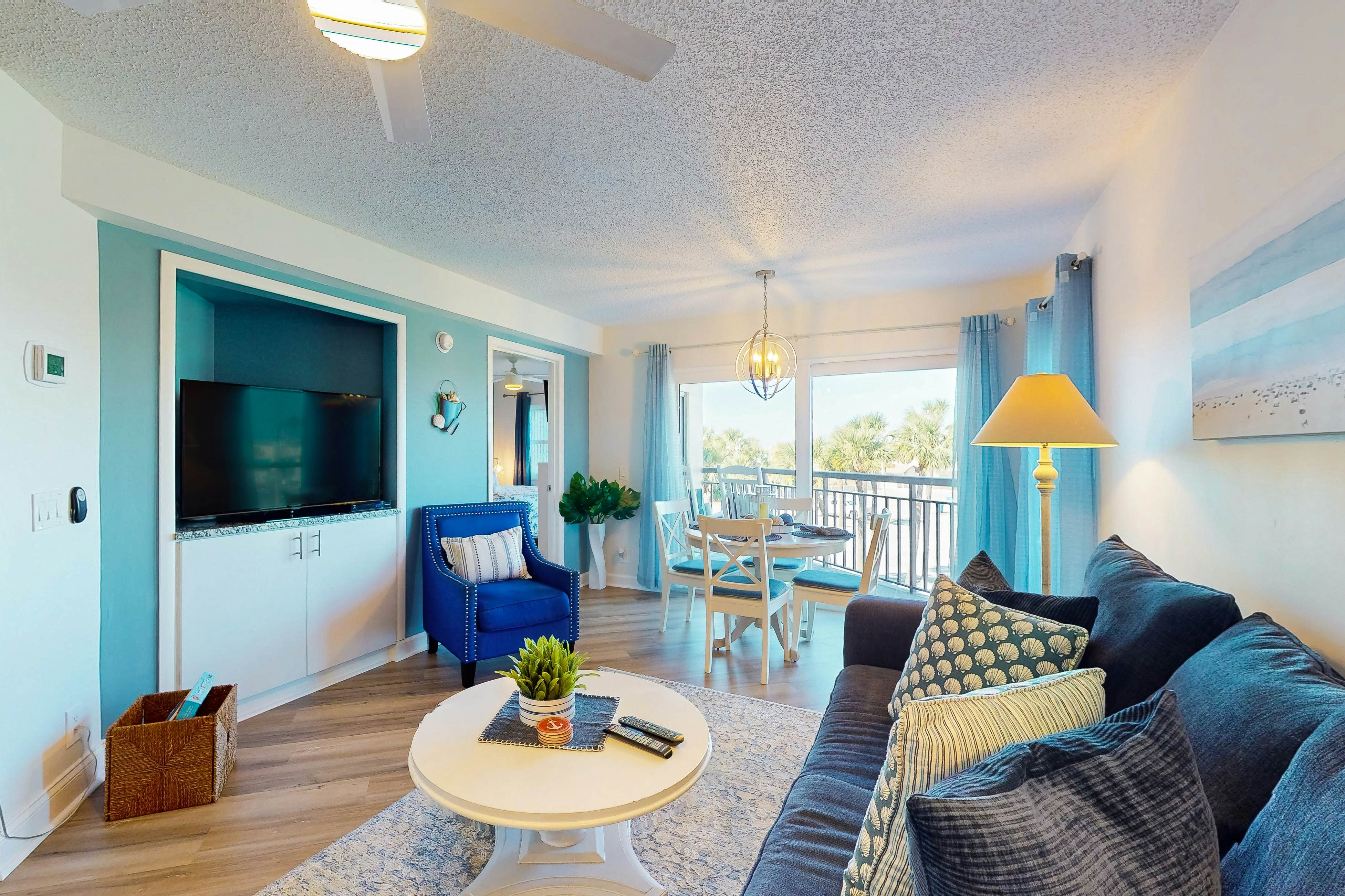 Inviting gem on St. Pete Beach with AC & washer/dryer - snowbird-friendly