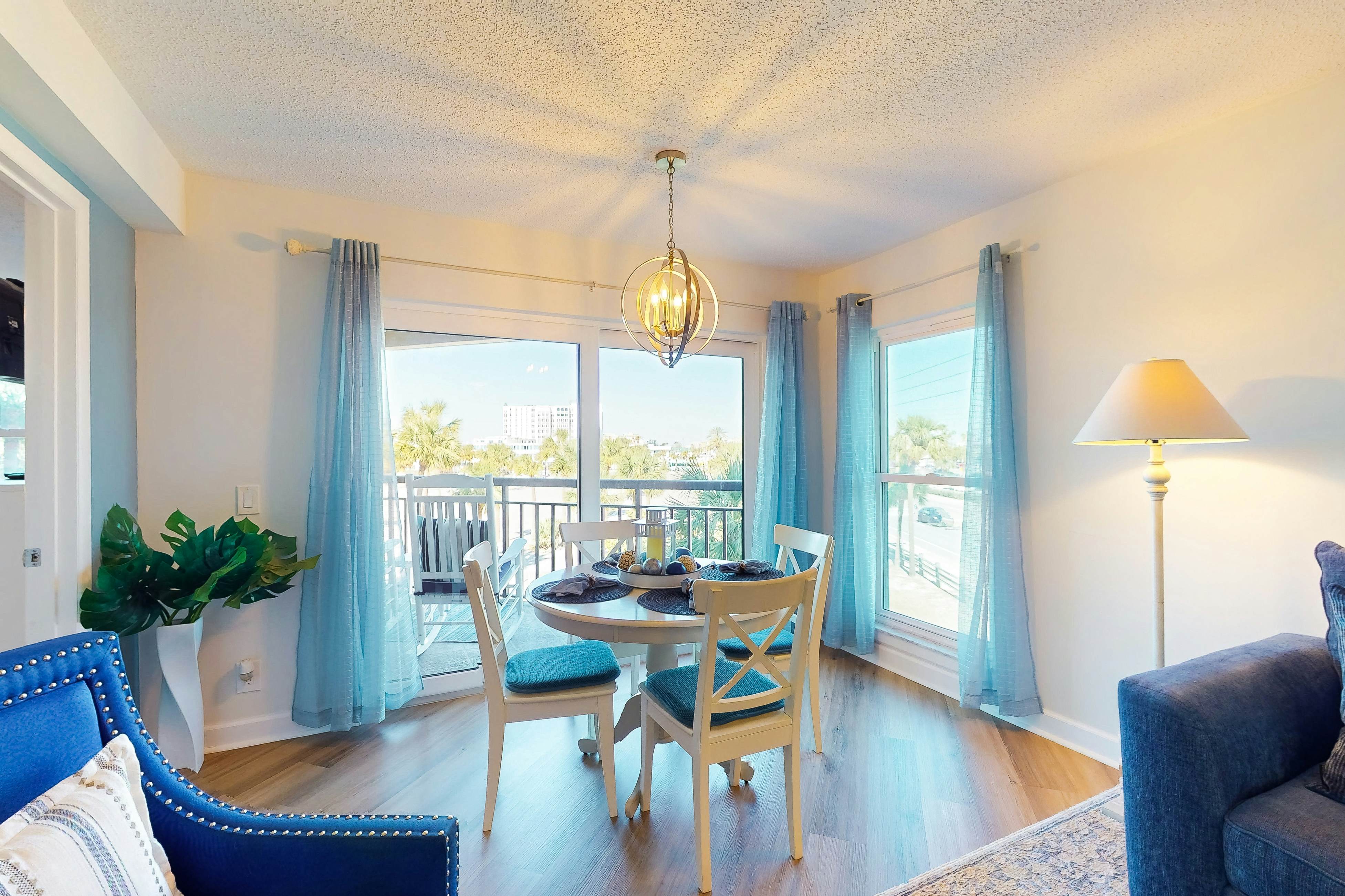 Inviting gem on St. Pete Beach with AC & washer/dryer - snowbird-friendly