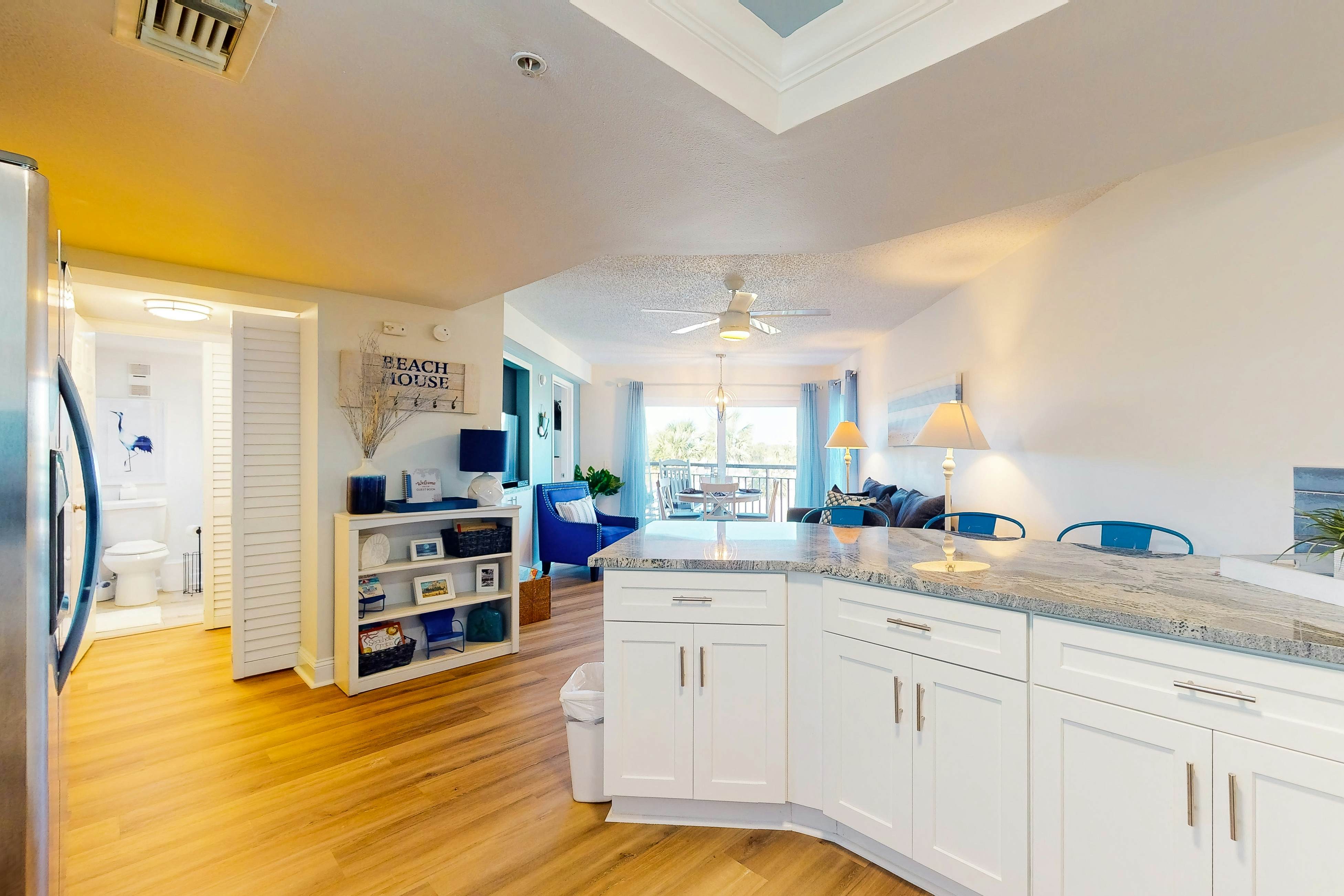 Inviting gem on St. Pete Beach with AC & washer/dryer - snowbird-friendly