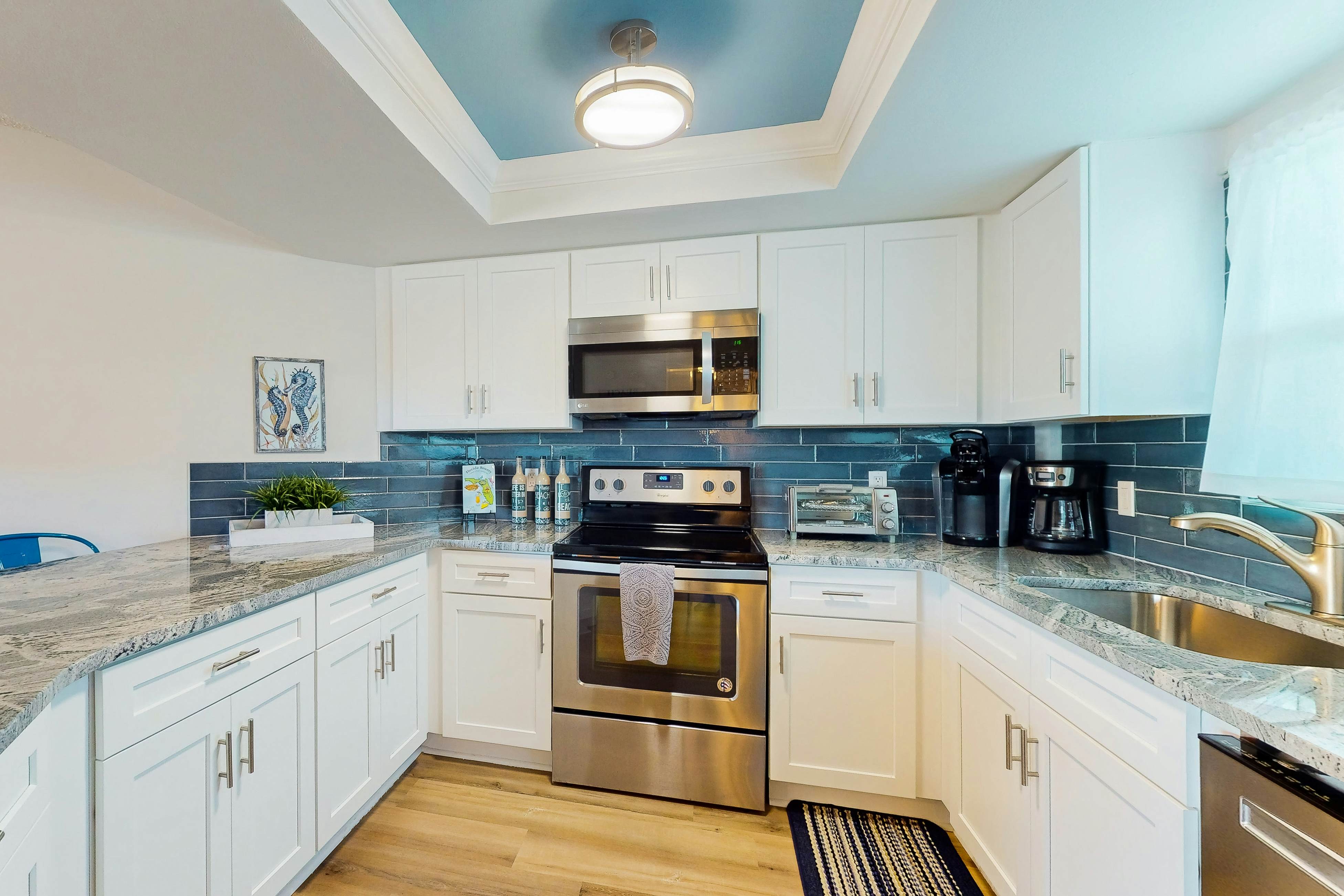 Inviting gem on St. Pete Beach with AC & washer/dryer - snowbird-friendly