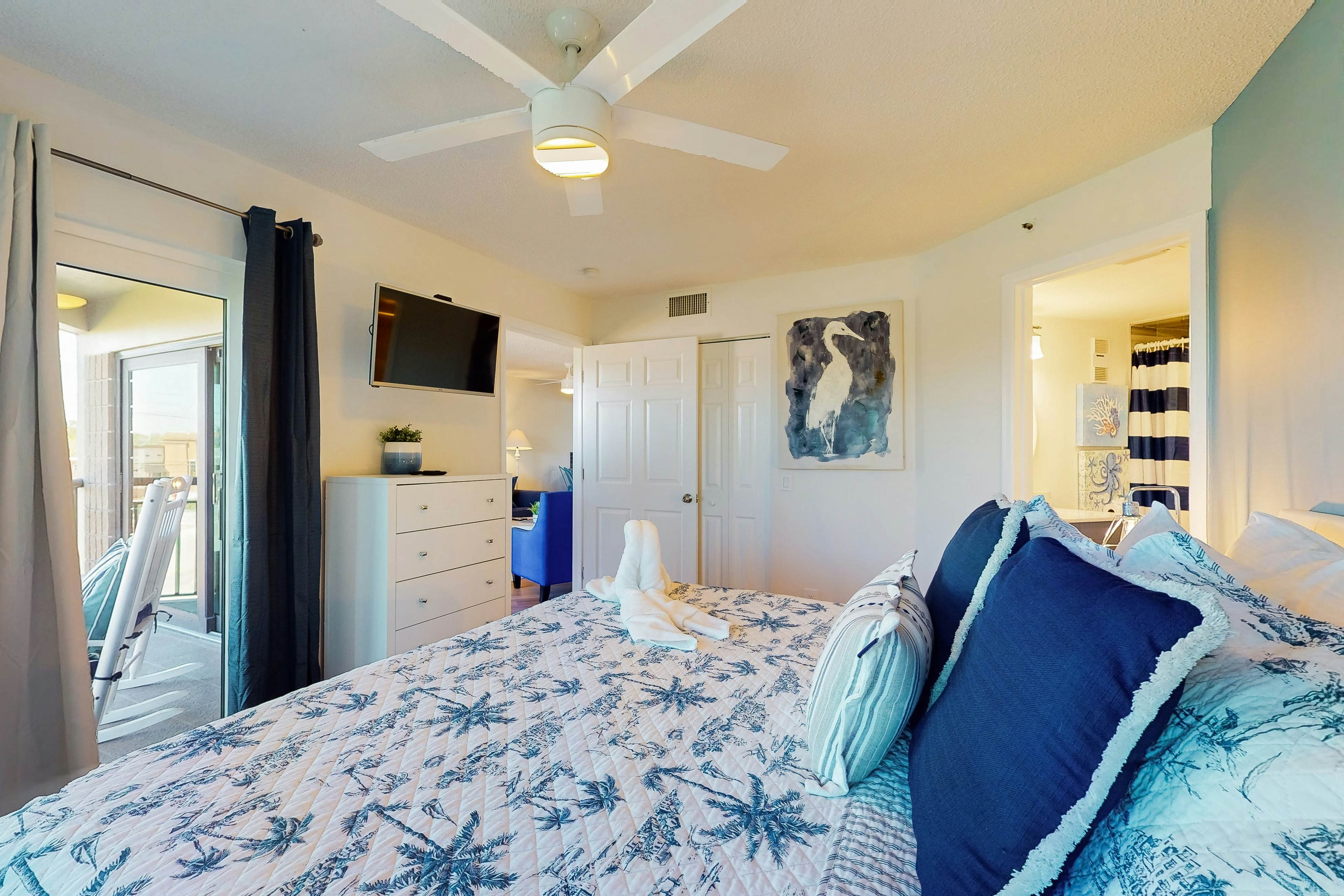 Inviting gem on St. Pete Beach with AC & washer/dryer - snowbird-friendly