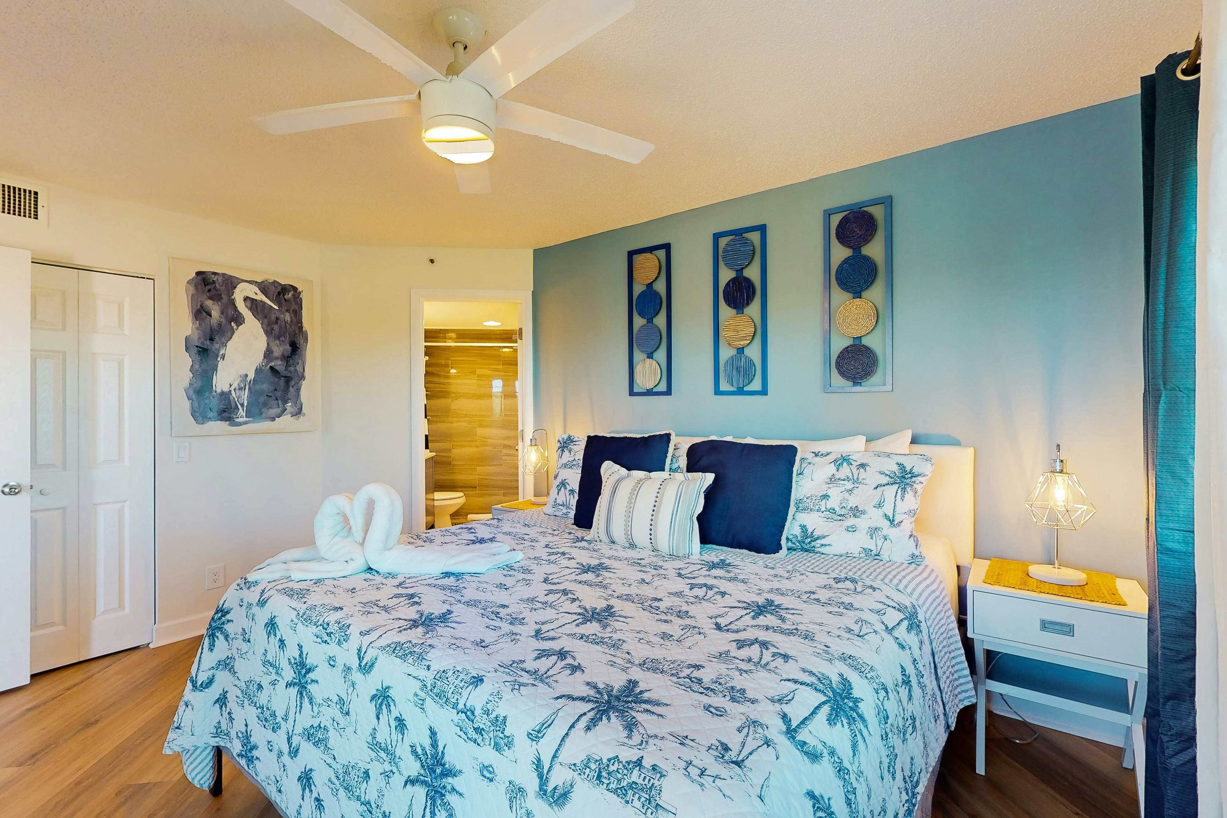 Inviting gem on St. Pete Beach with AC & washer/dryer - snowbird-friendly