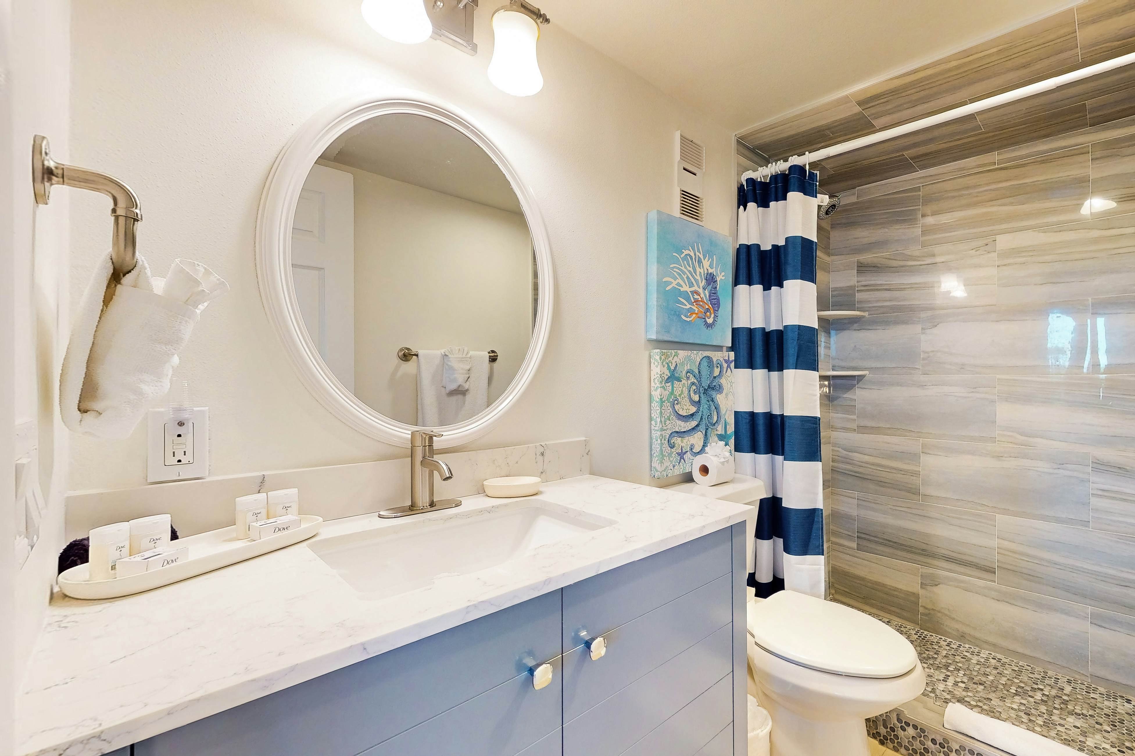 Inviting gem on St. Pete Beach with AC & washer/dryer - snowbird-friendly