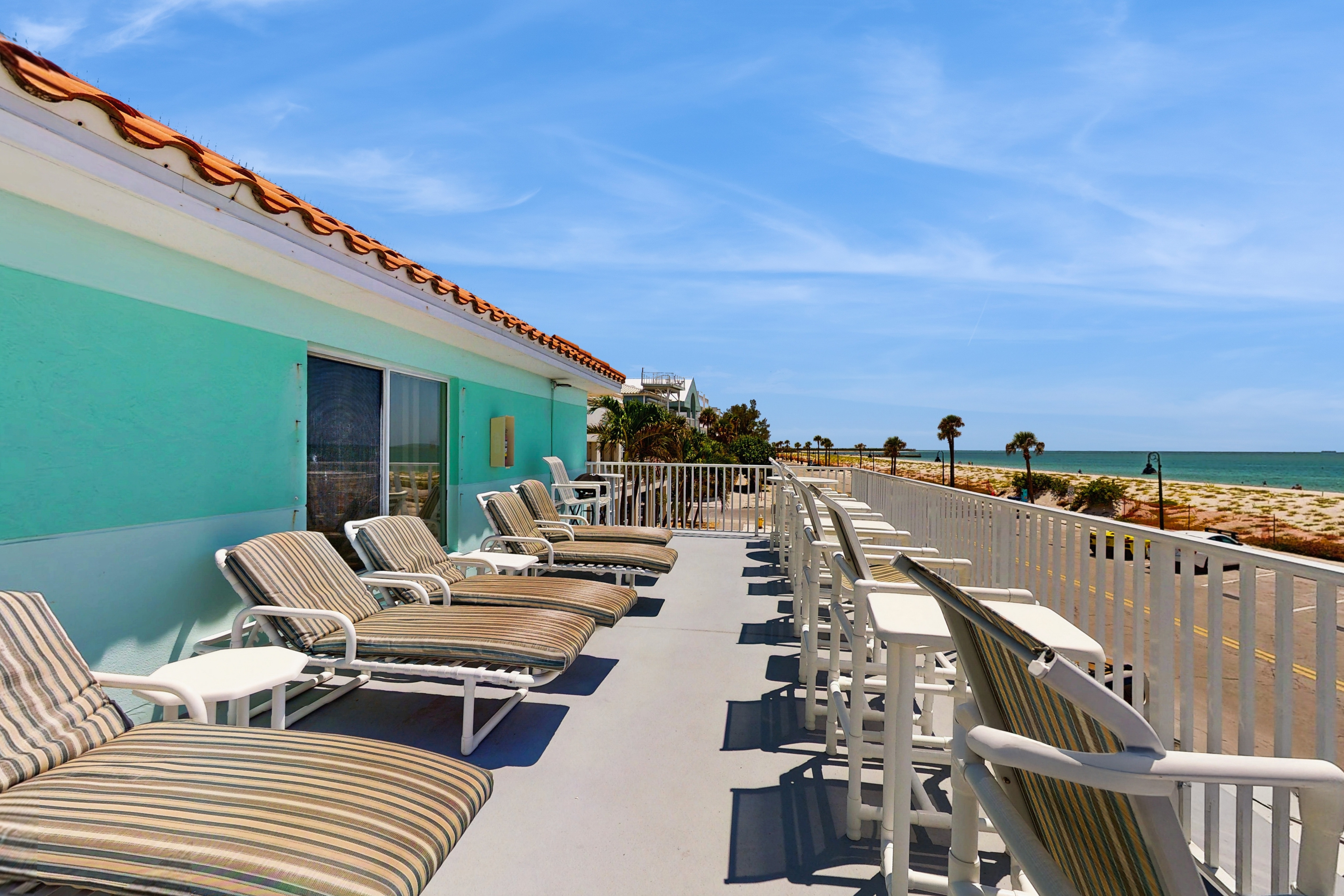 Charming dog friendly studio with WiFi shared washer dryer snowbirds OK