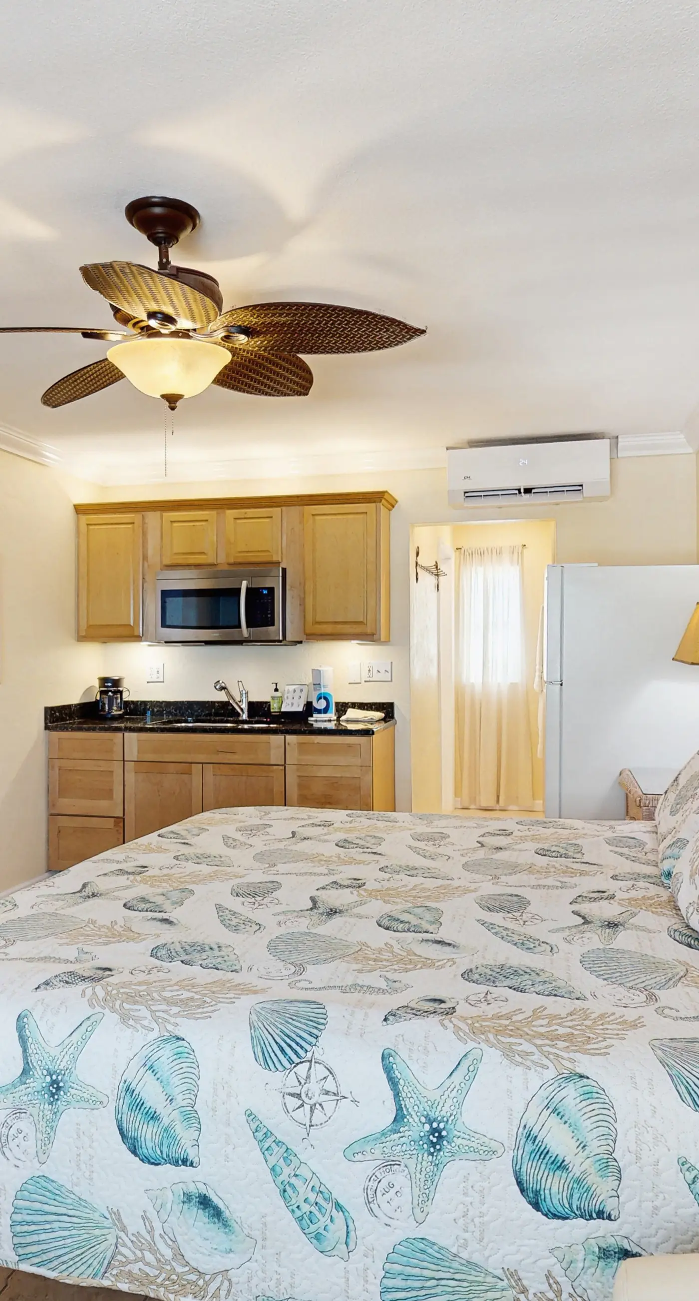 Charming dog friendly studio with WiFi shared washer dryer snowbirds OK