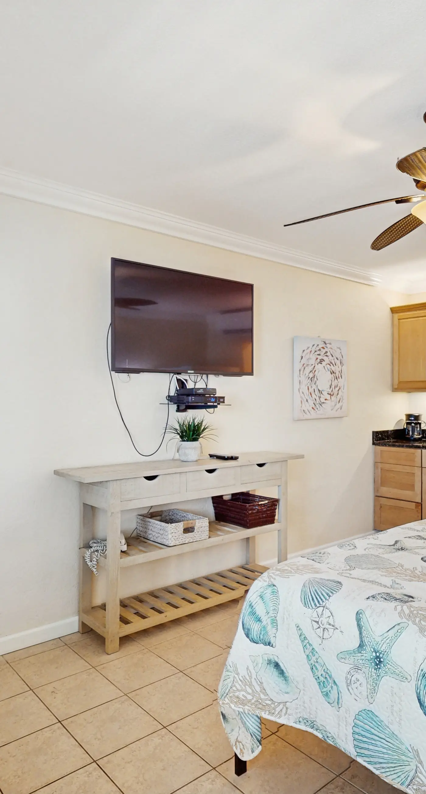 Charming dog friendly studio with WiFi shared washer dryer snowbirds OK