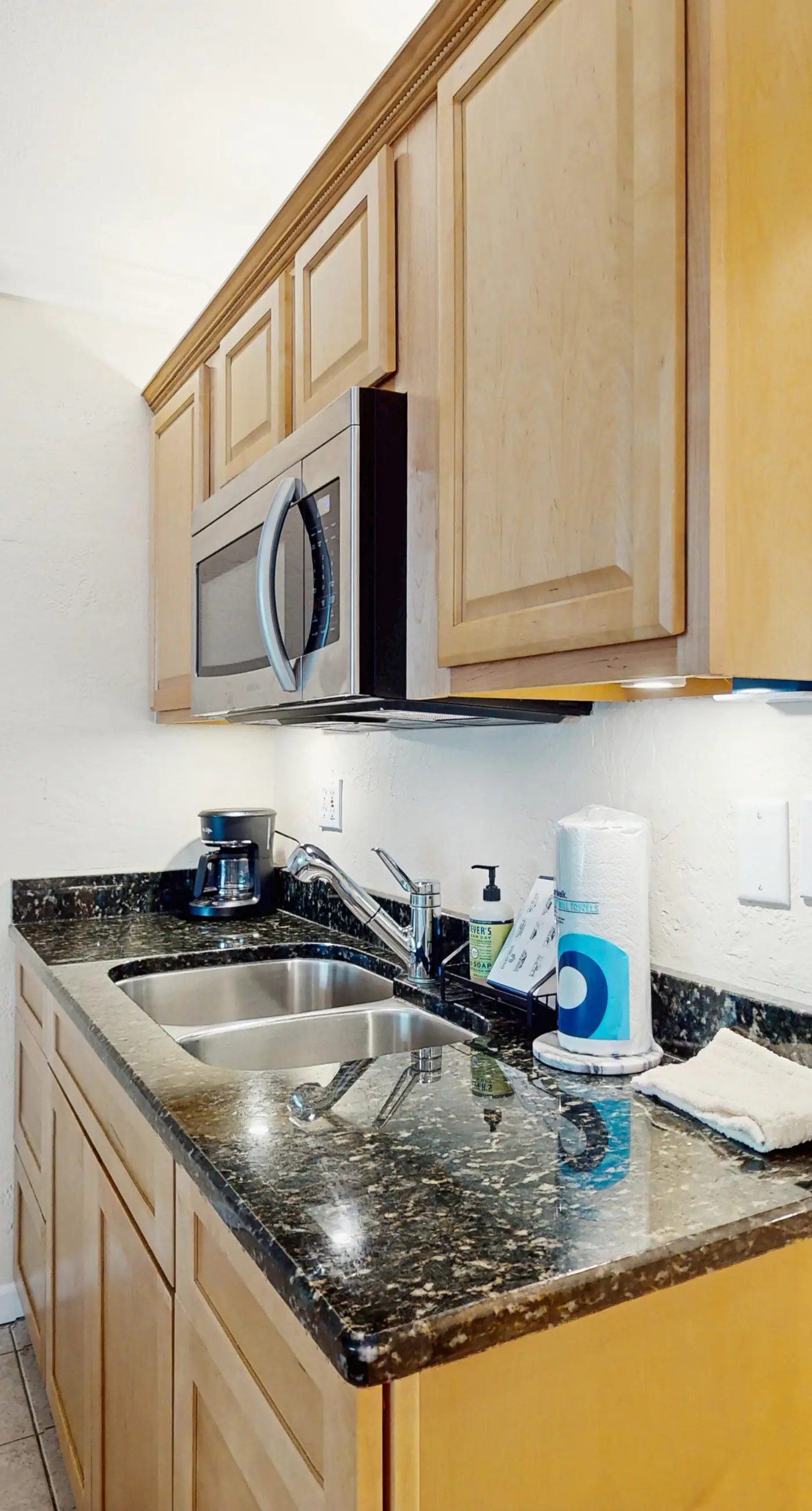 Charming dog friendly studio with WiFi shared washer dryer snowbirds OK