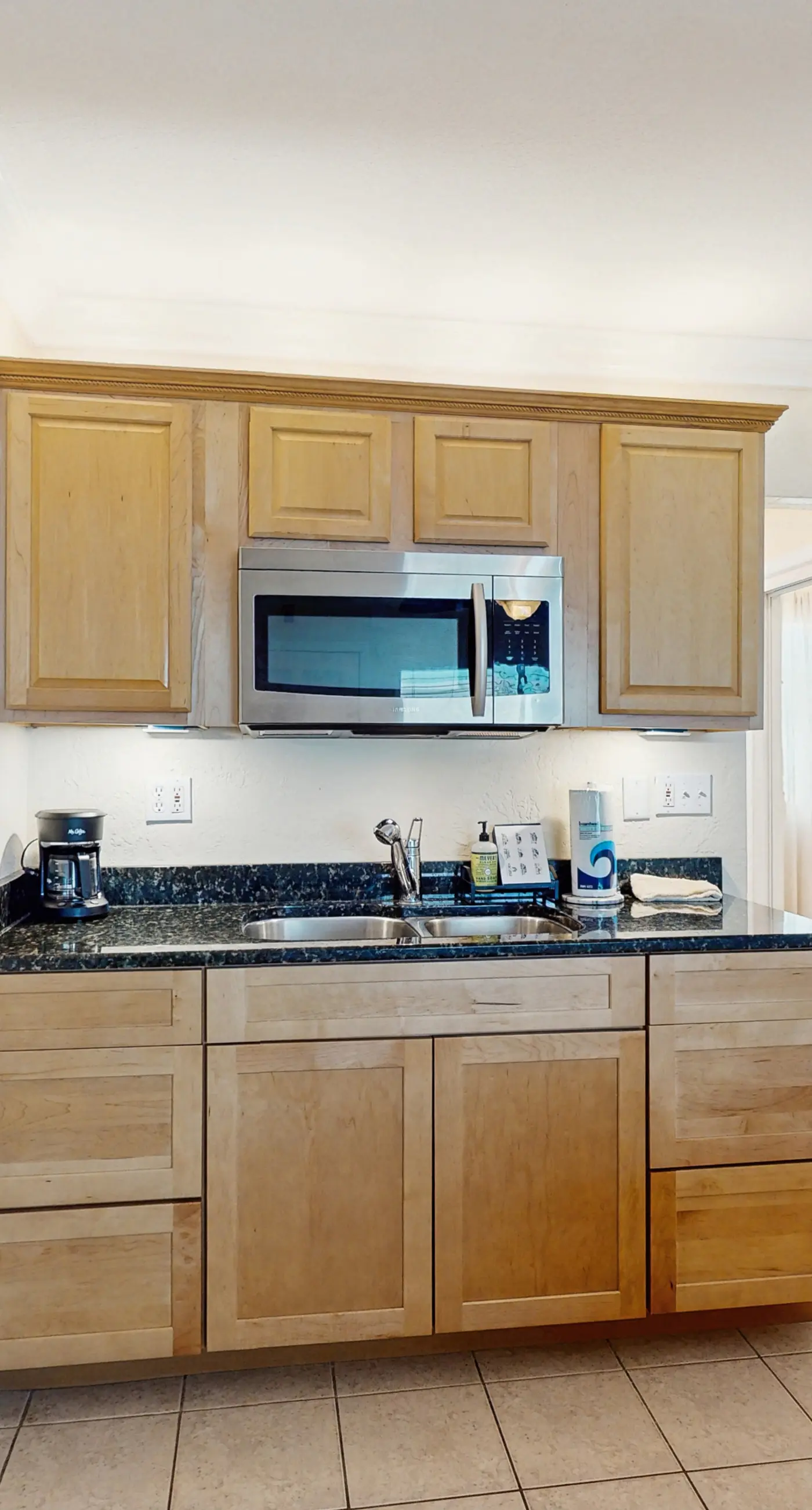 Charming dog friendly studio with WiFi shared washer dryer snowbirds OK