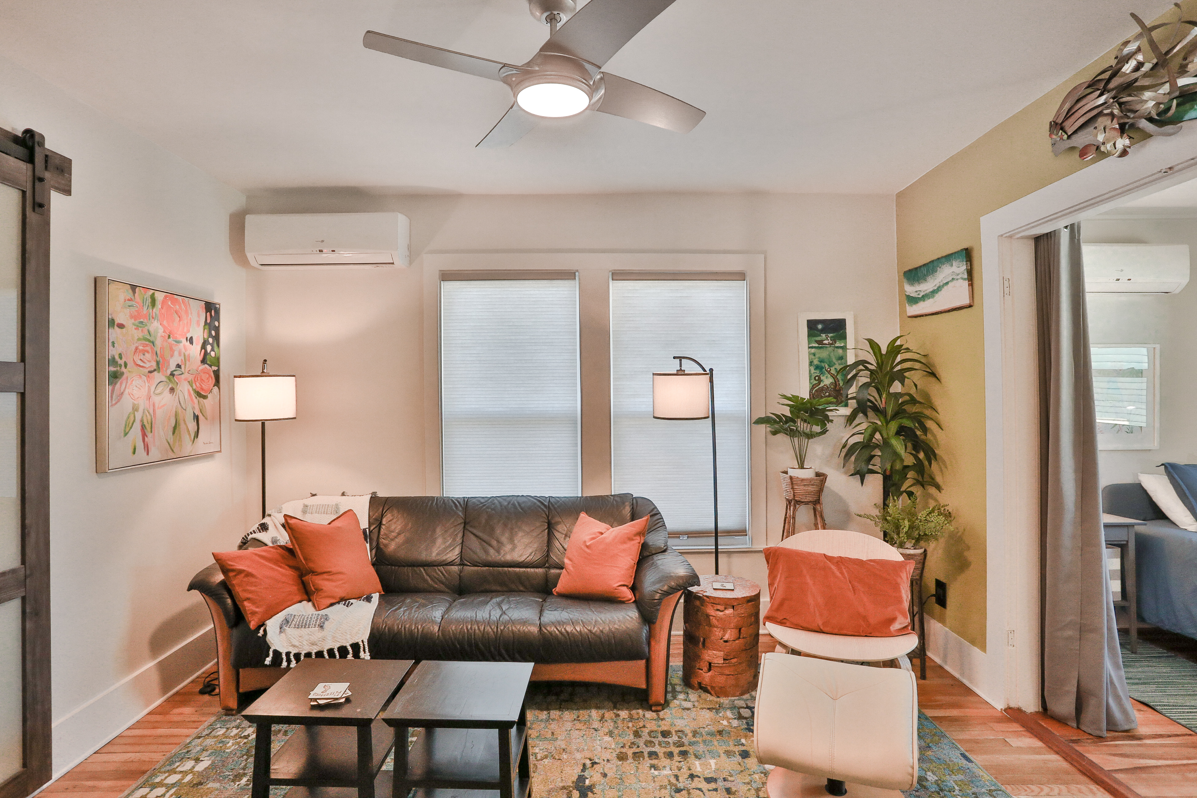 Dog Friendly Second Floor Retreat with WiFi Private Patio and Great Location