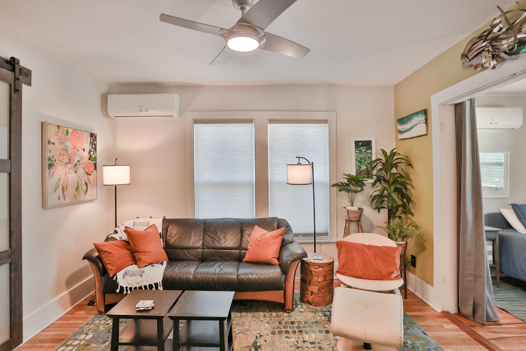 Dog Friendly Second Floor Retreat with WiFi Private Patio and Great Location