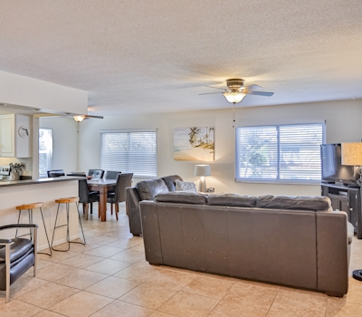 Quiet Waves 20 Condo with Pool Steps to Dining Shopping and St Pete Beach