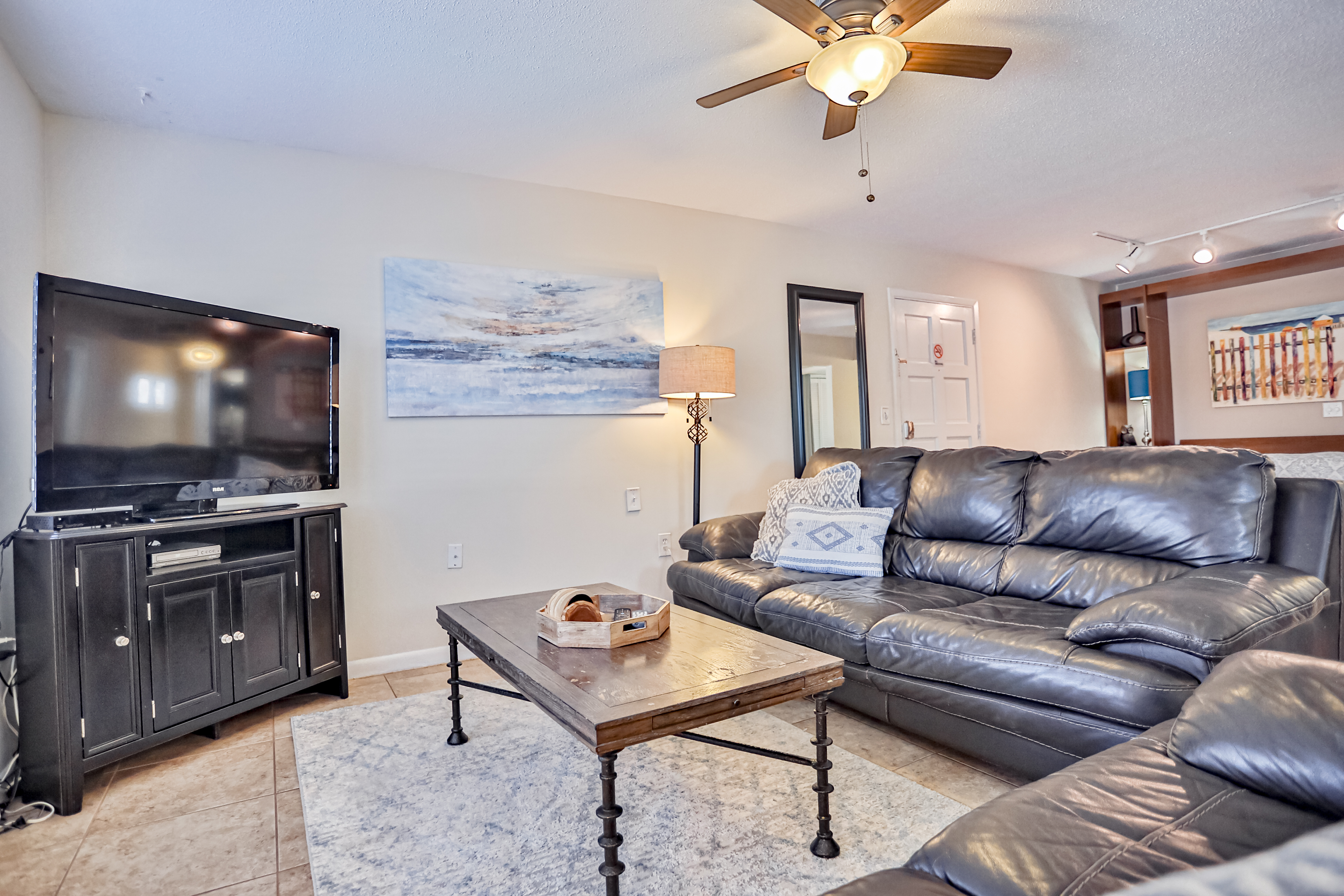 Quiet Waves 20 Condo with Pool Steps to Dining Shopping and St Pete Beach