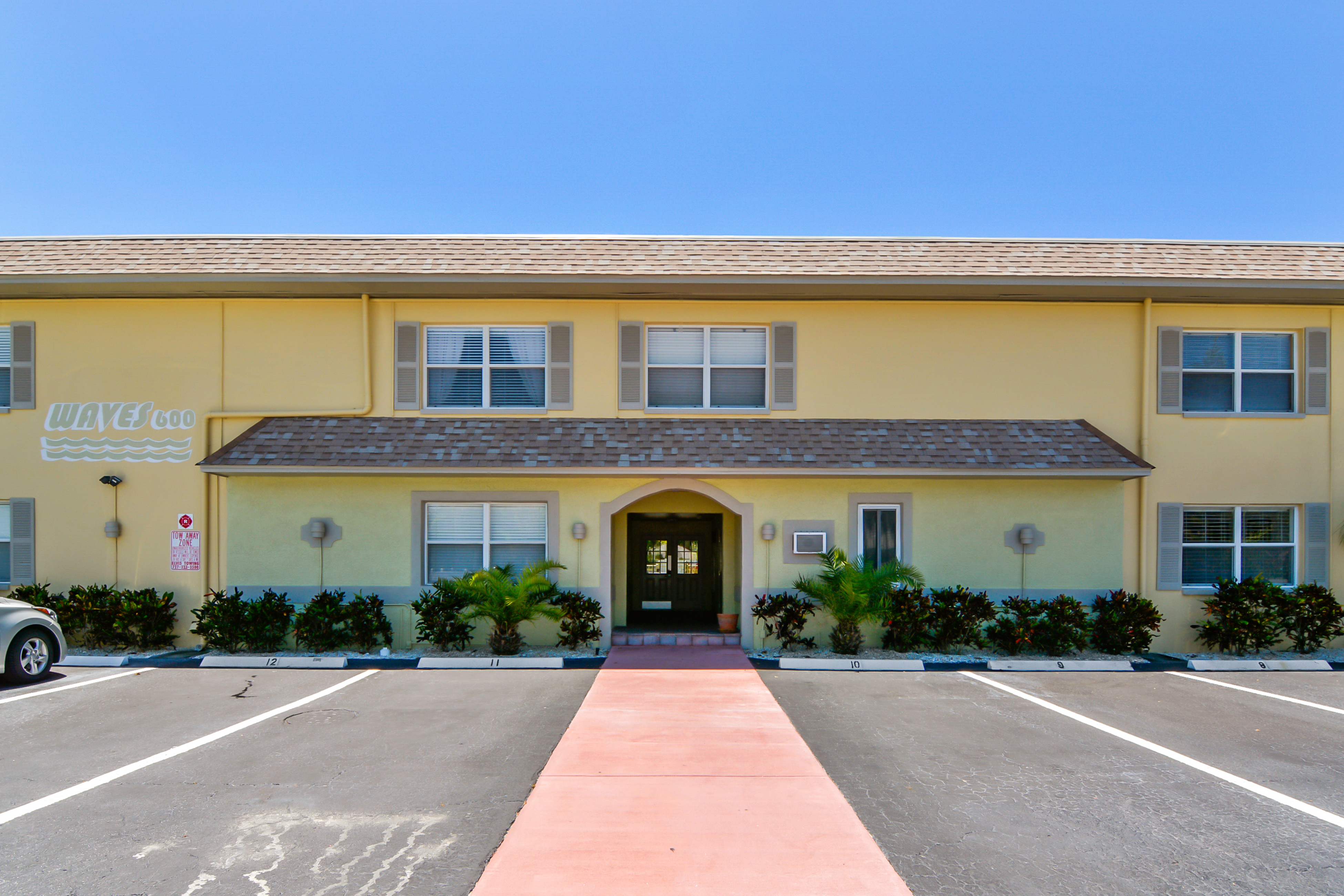 Beachside St Pete Condo w Heated Pool Near Landmark Restaurants