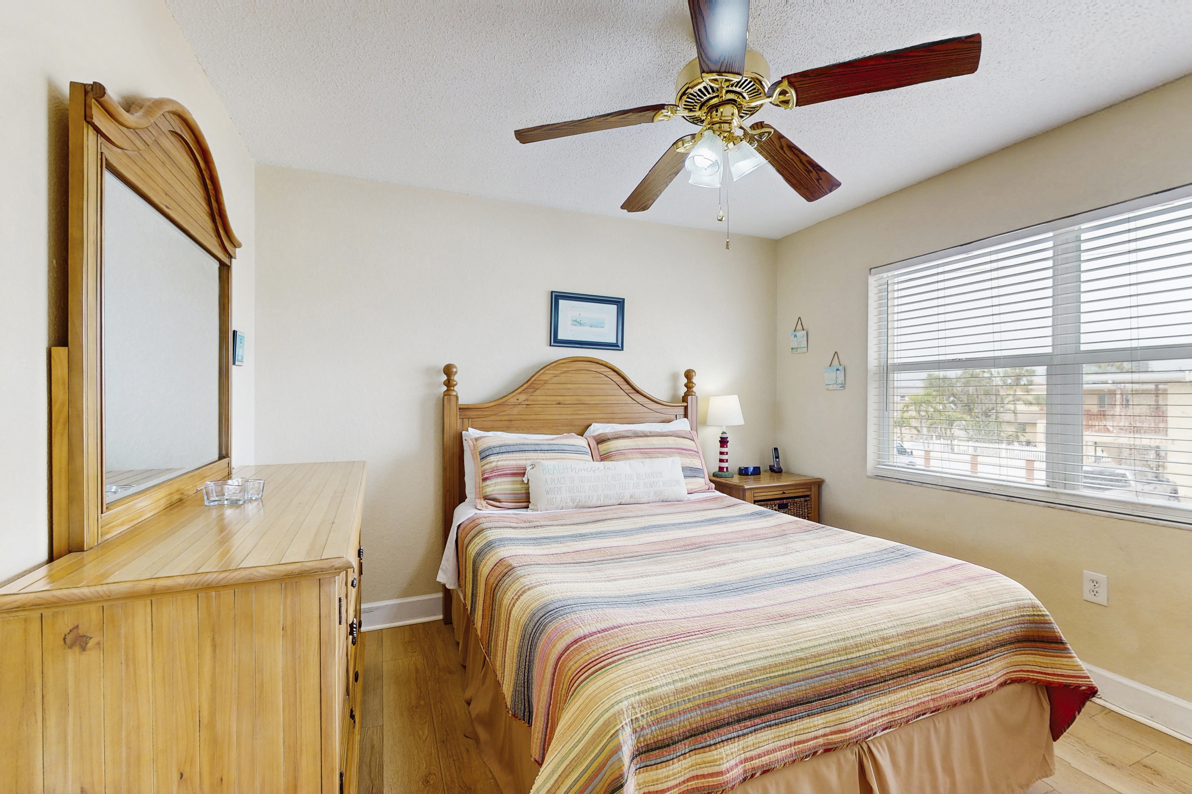 Beachside St Pete Condo w Heated Pool Near Landmark Restaurants