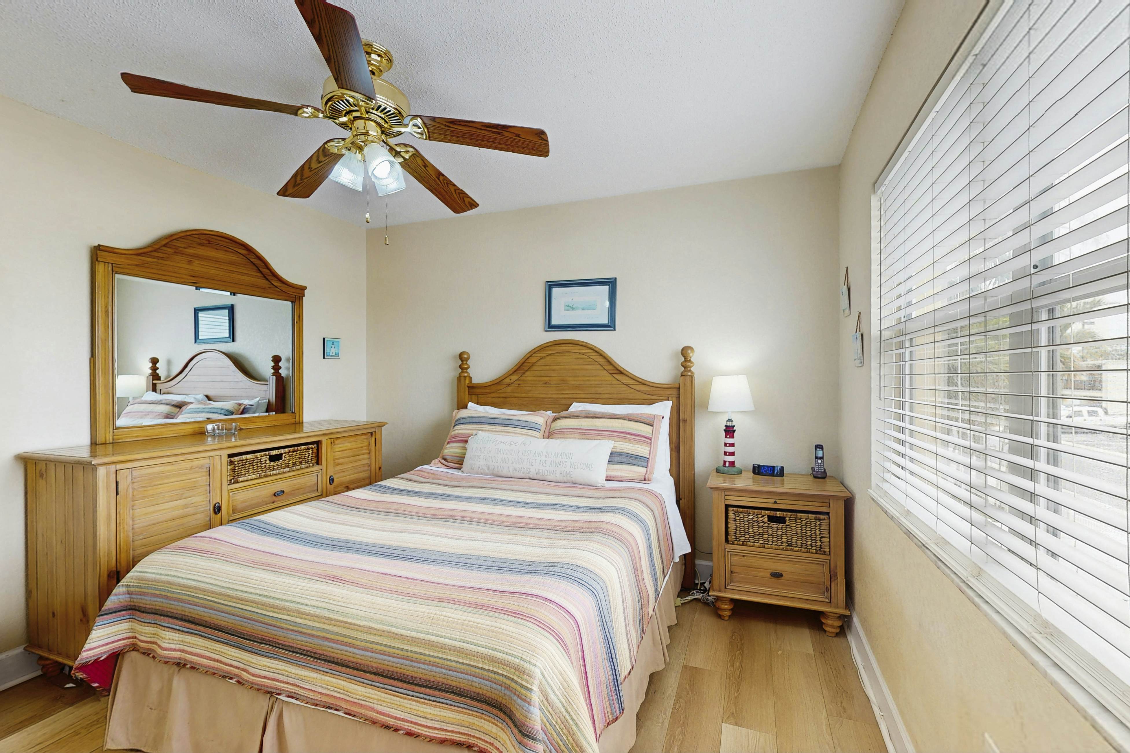 Beachside St. Pete Condo w/ Heated Pool – Near Landmark Restaurants