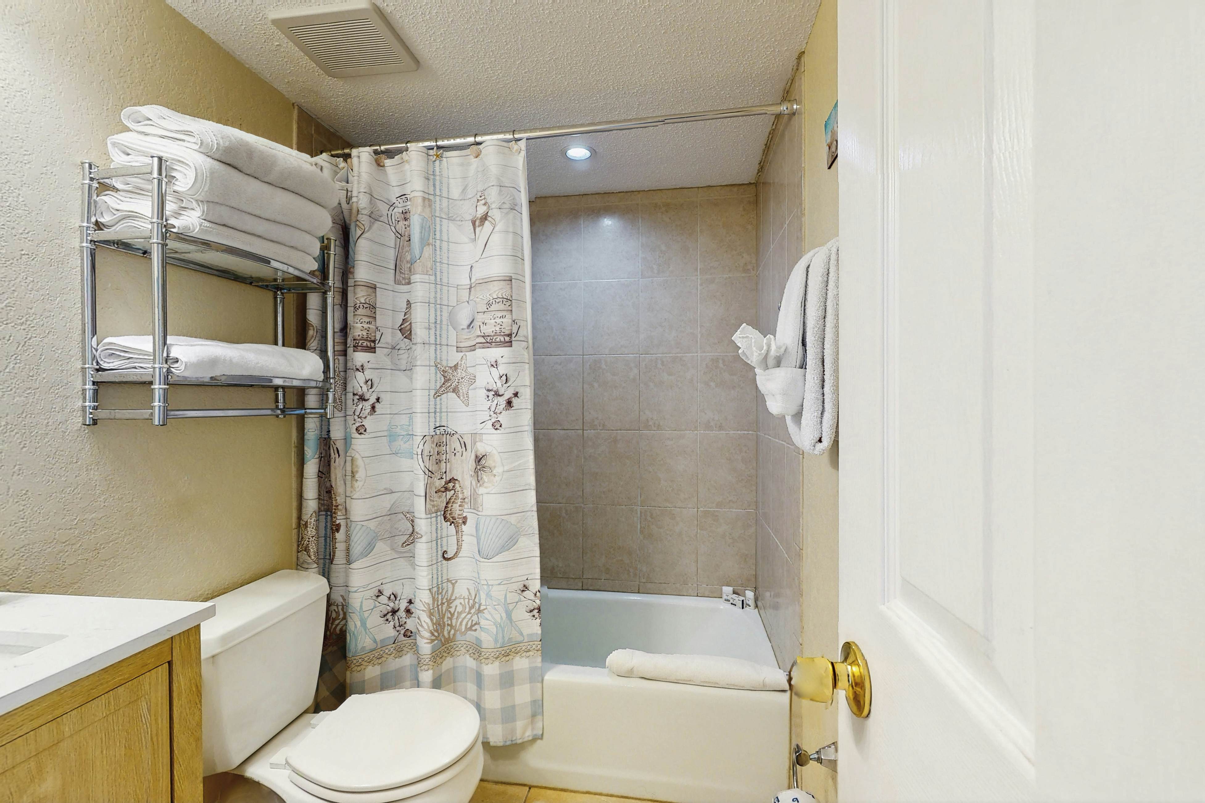 Beachside St. Pete Condo w/ Heated Pool – Near Landmark Restaurants