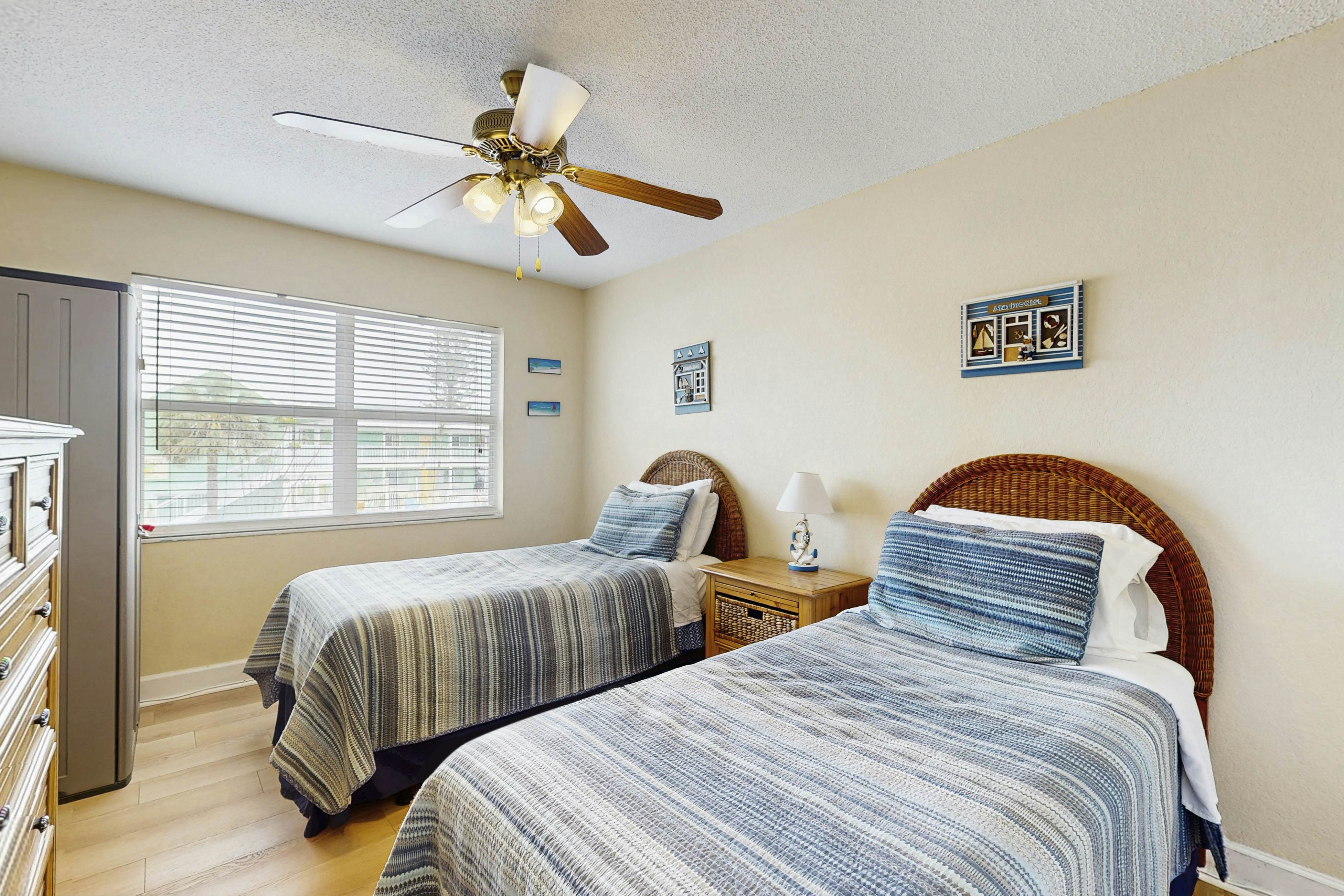 Beachside St. Pete Condo w/ Heated Pool – Near Landmark Restaurants