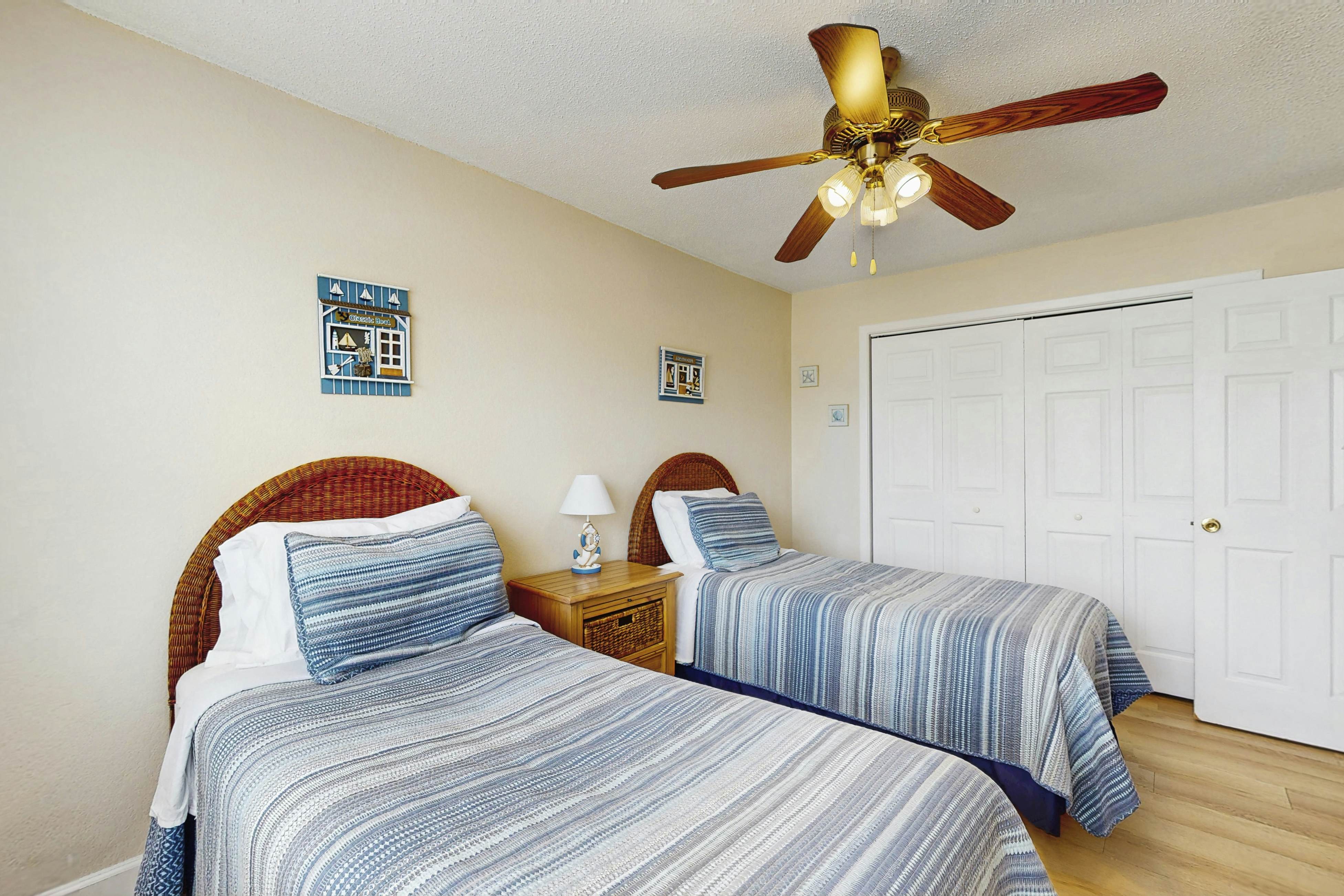 Beachside St. Pete Condo w/ Heated Pool – Near Landmark Restaurants