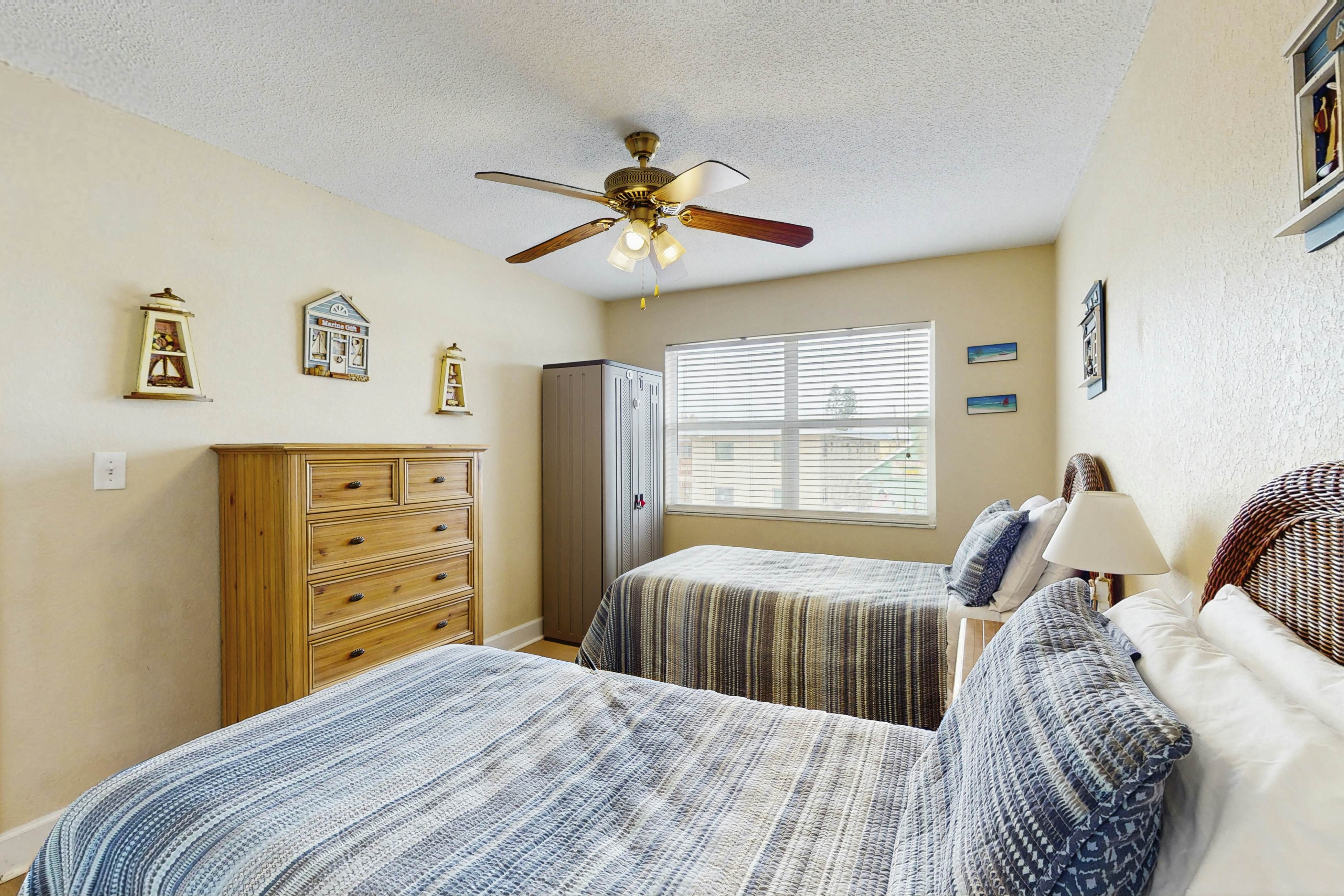 Beachside St. Pete Condo w/ Heated Pool – Near Landmark Restaurants