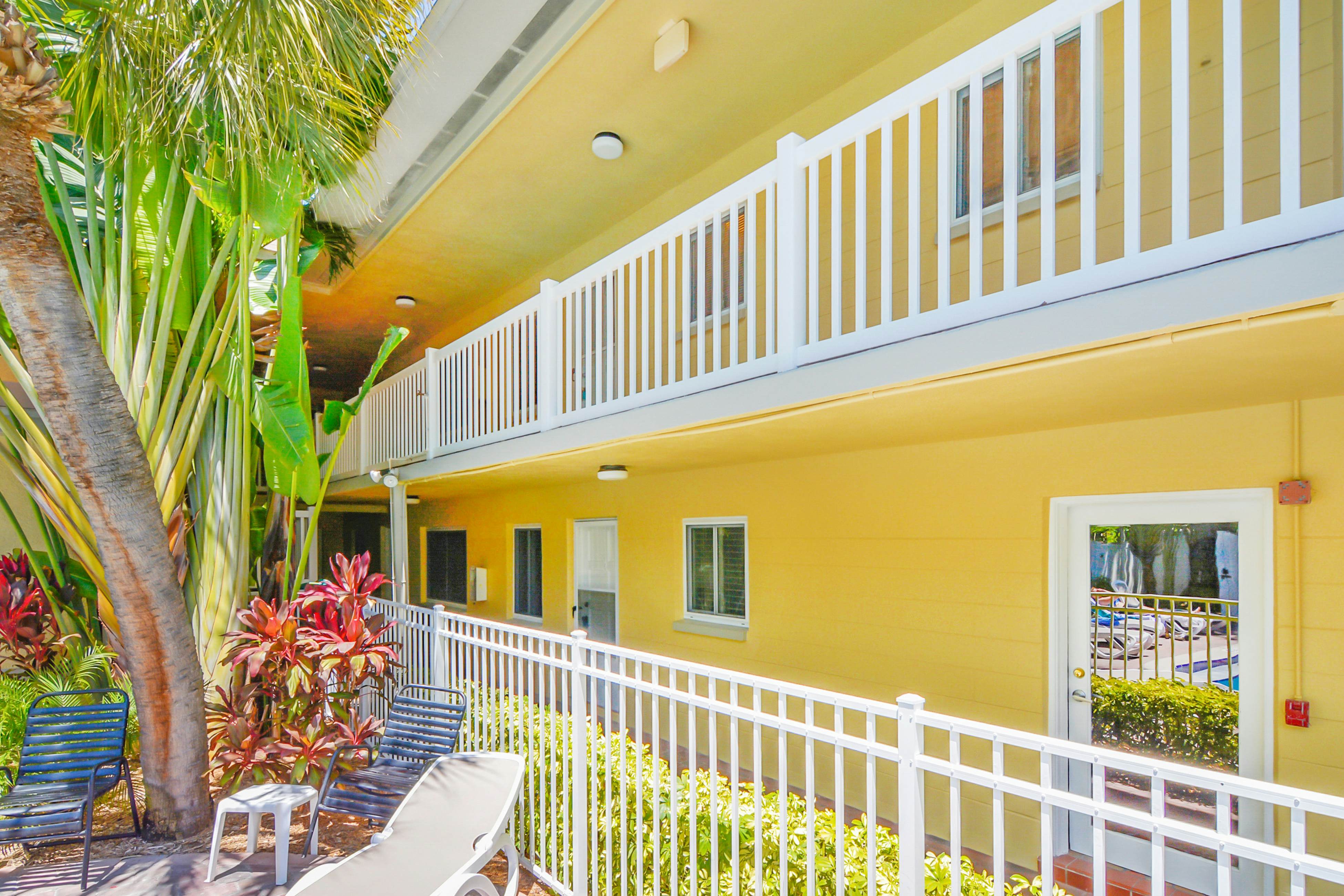 Beachside St. Pete Condo w/ Heated Pool – Near Landmark Restaurants