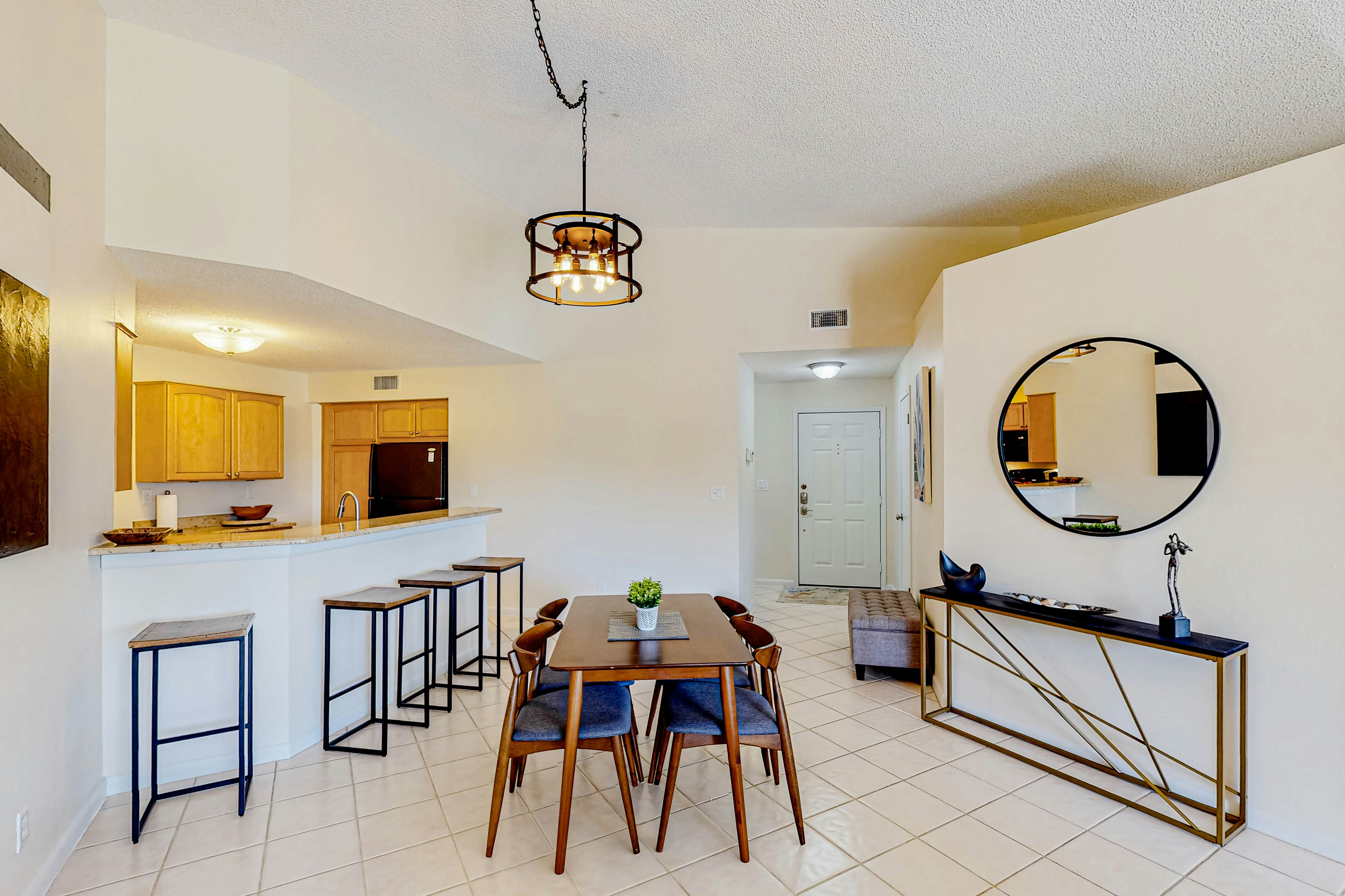 2nd-Floor Condo Overlooking Country Club Greens w/Free WiFi, AC, and Shared Pool