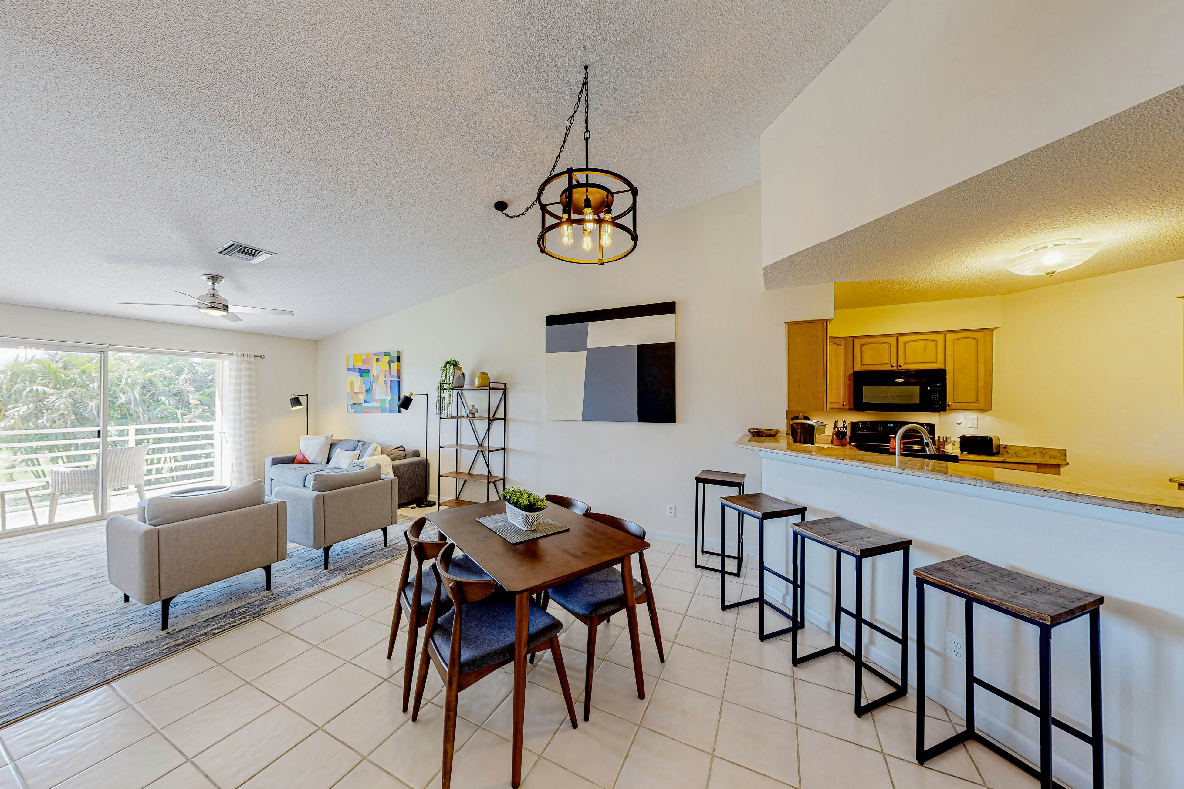 2nd-Floor Condo Overlooking Country Club Greens w/Free WiFi, AC, and Shared Pool