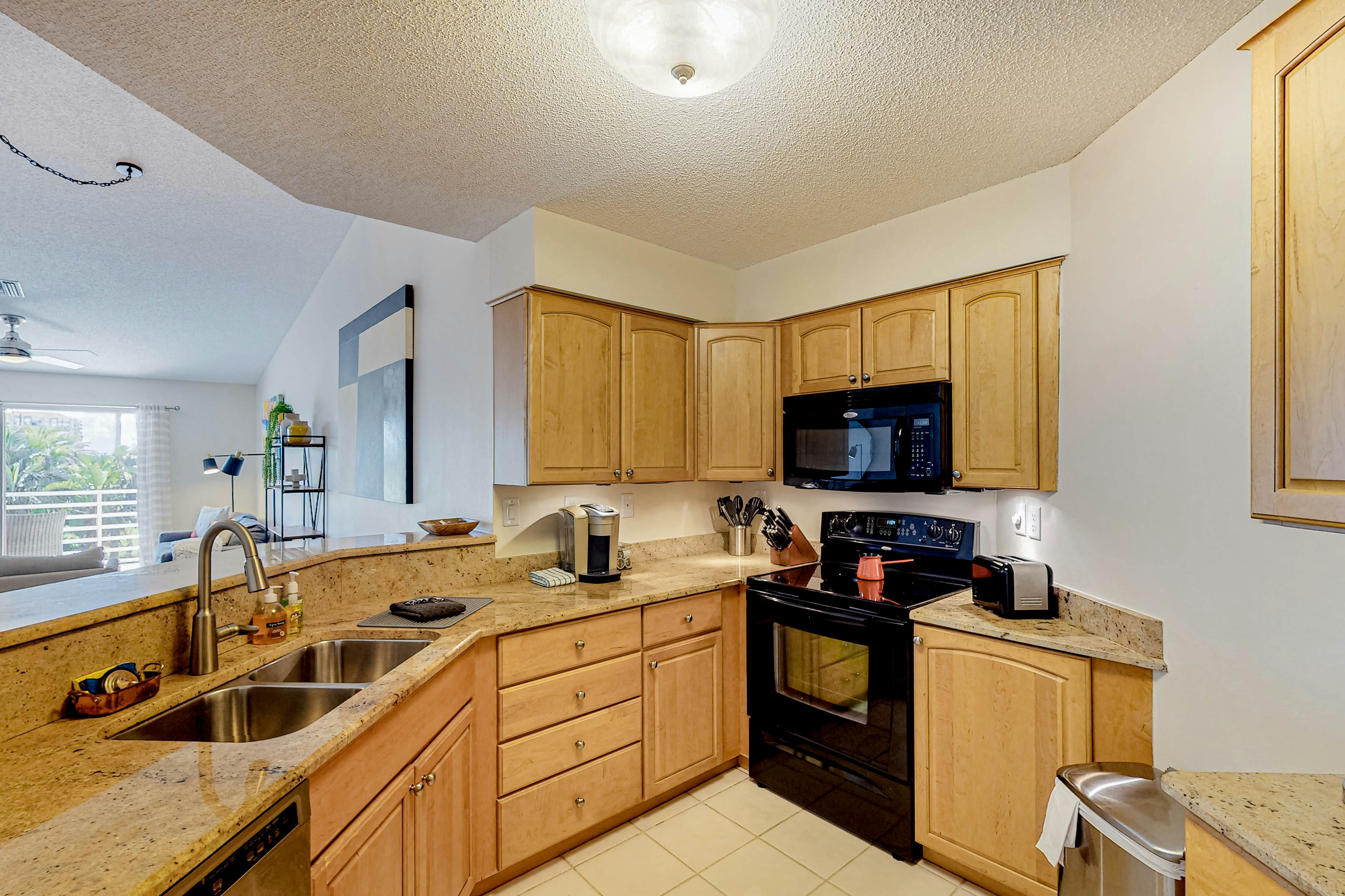 2nd-Floor Condo Overlooking Country Club Greens w/Free WiFi, AC, and Shared Pool