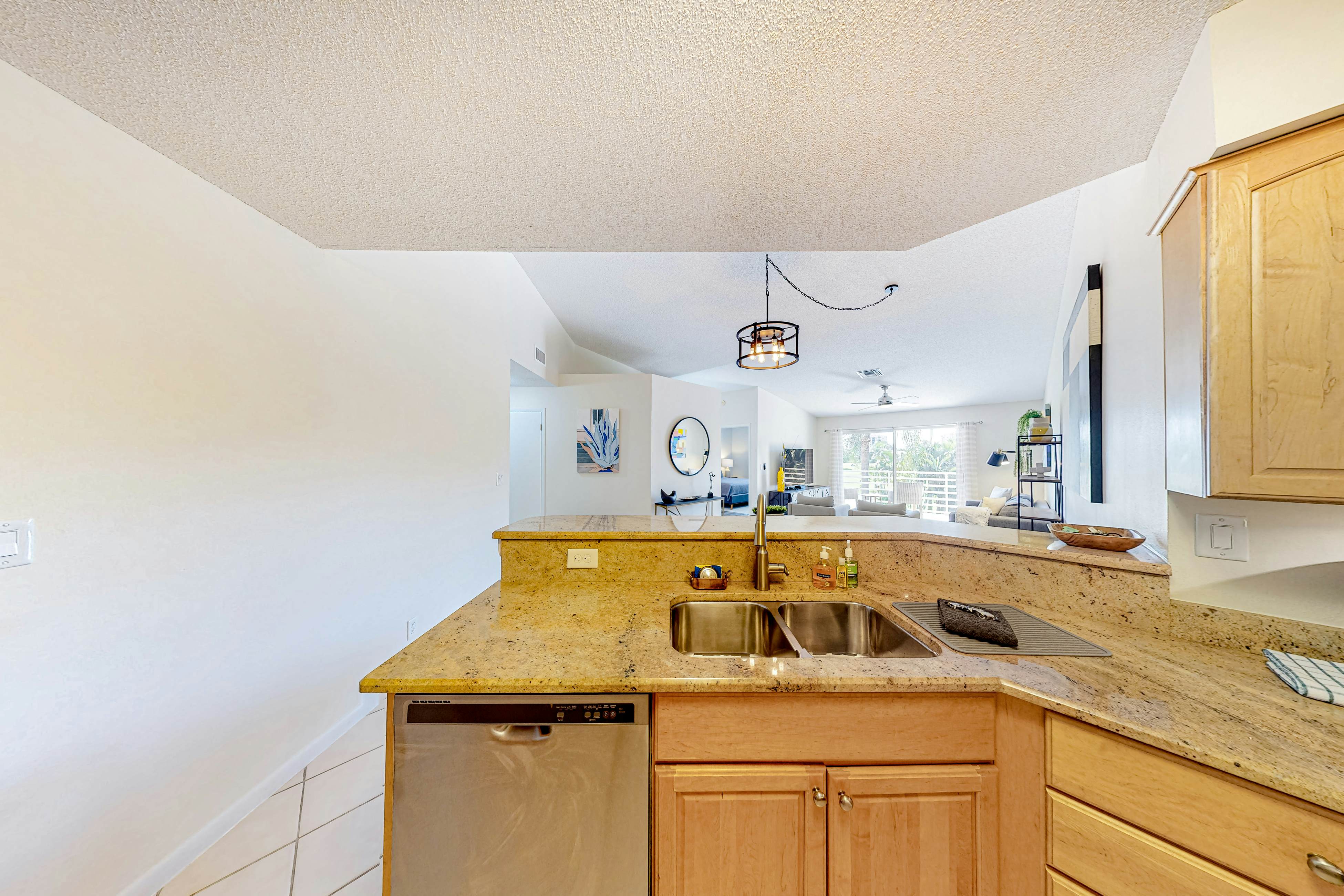 2nd-Floor Condo Overlooking Country Club Greens w/Free WiFi, AC, and Shared Pool