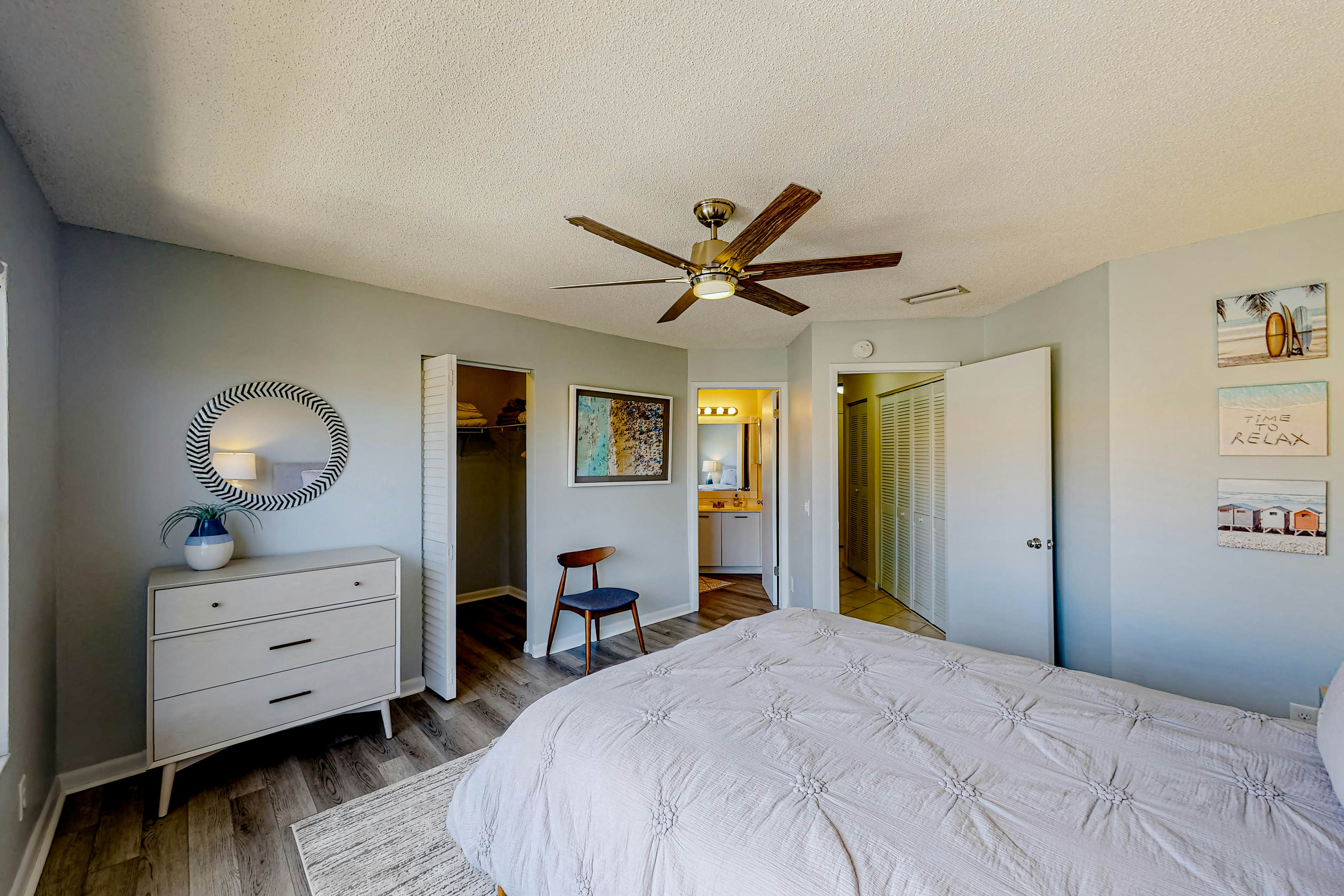 2nd-Floor Condo Overlooking Country Club Greens w/Free WiFi, AC, and Shared Pool