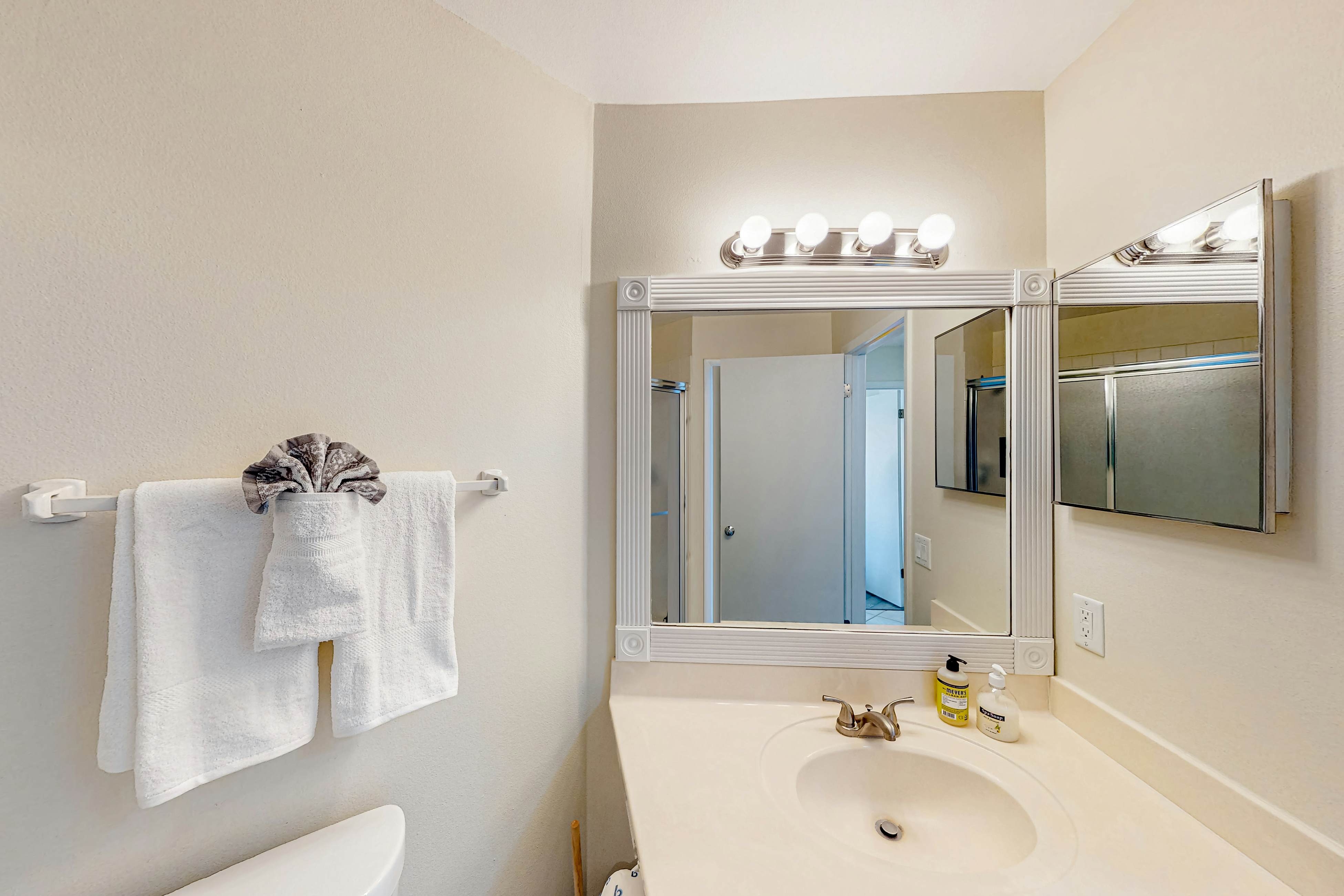 2nd-Floor Condo Overlooking Country Club Greens w/Free WiFi, AC, and Shared Pool