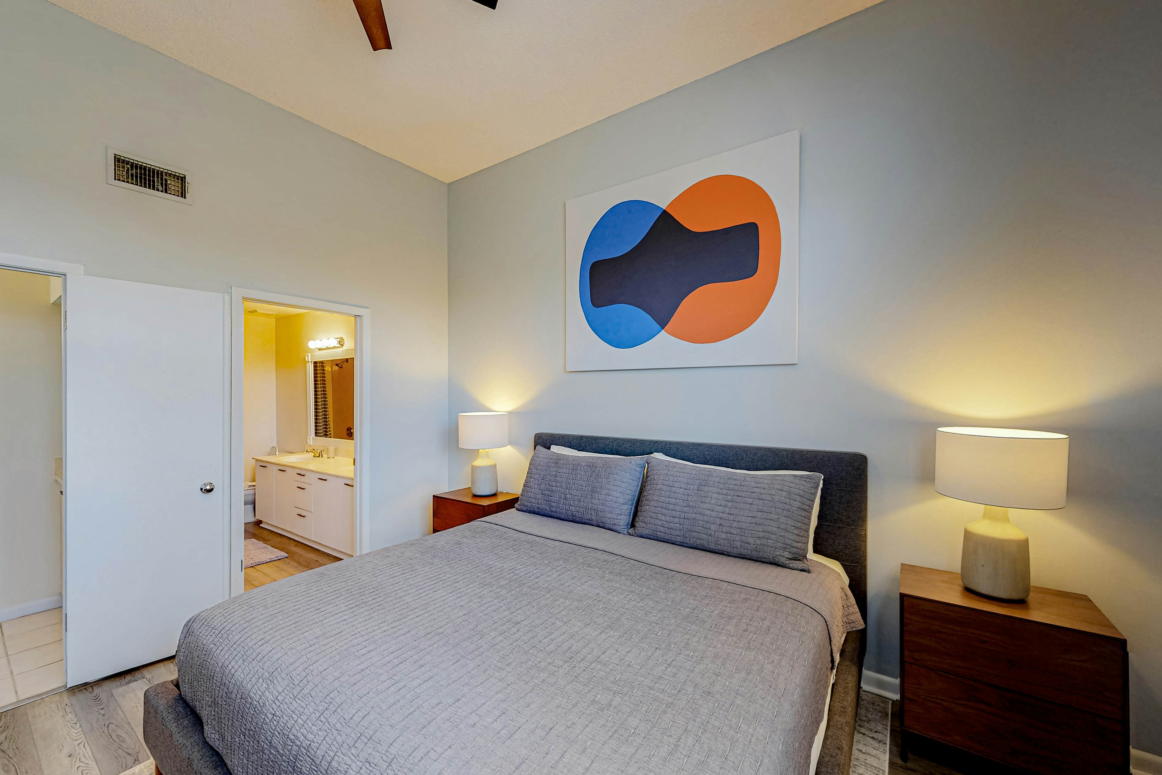 2nd-Floor Condo Overlooking Country Club Greens w/Free WiFi, AC, and Shared Pool