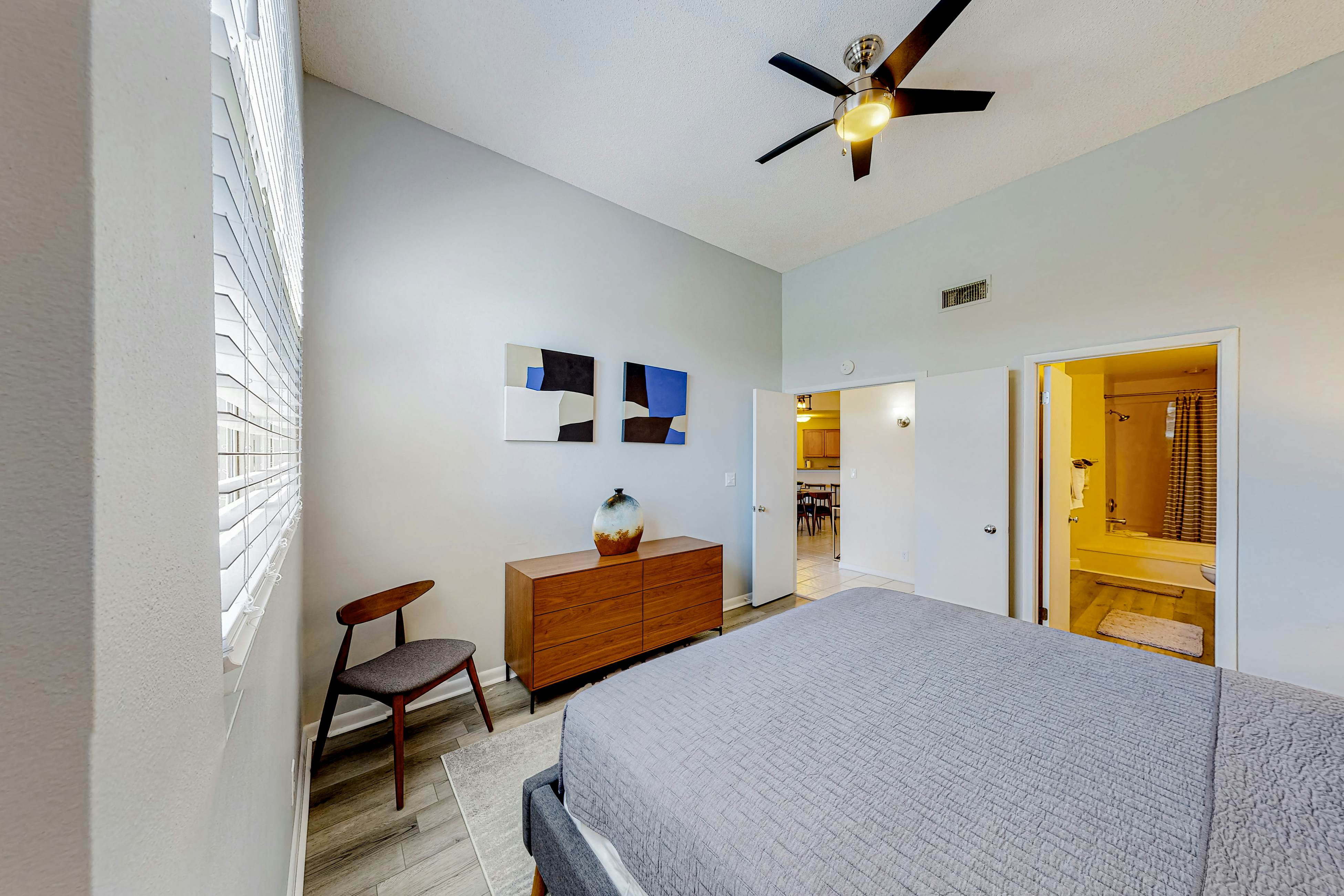 2nd-Floor Condo Overlooking Country Club Greens w/Free WiFi, AC, and Shared Pool