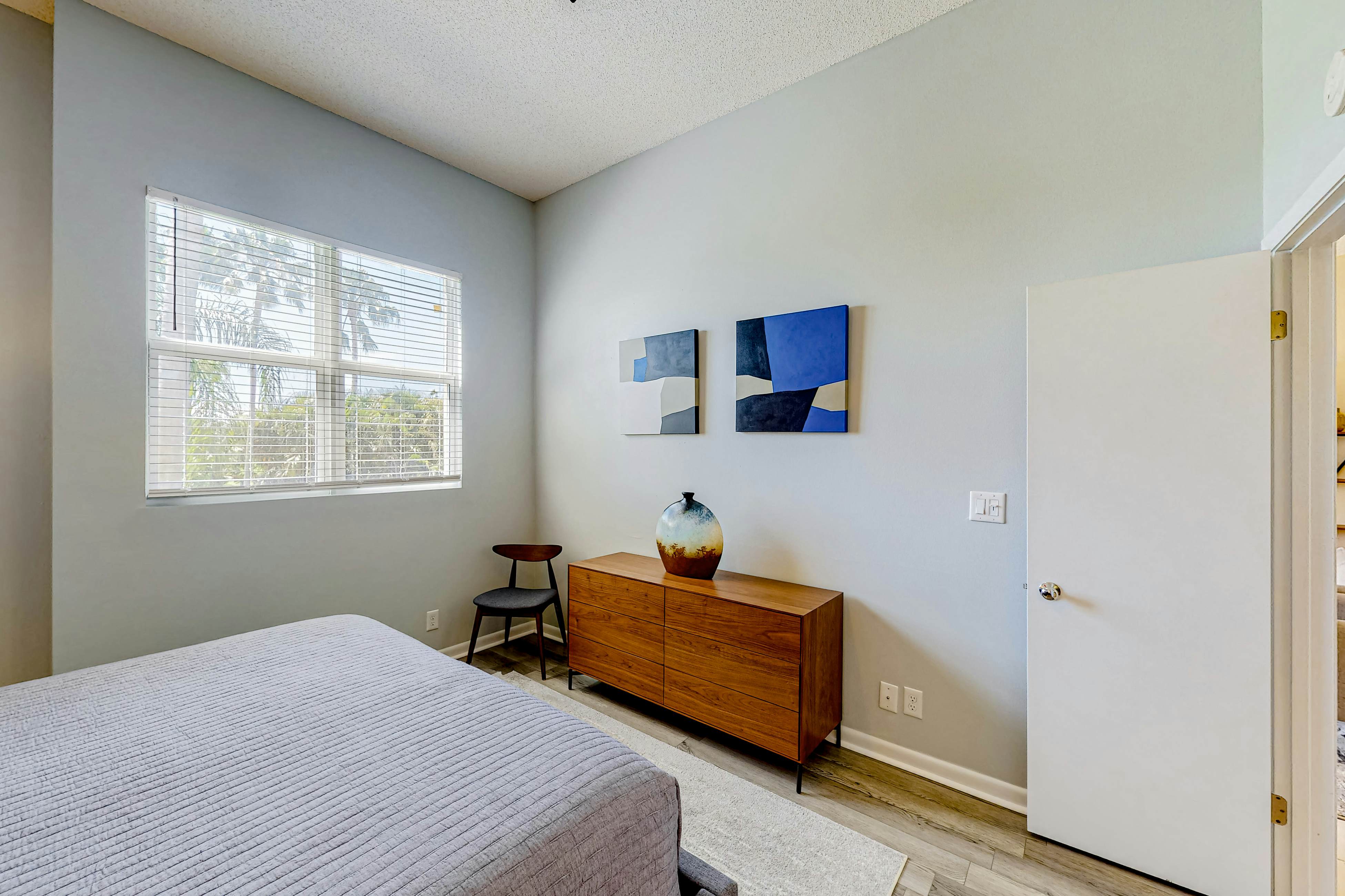 2nd-Floor Condo Overlooking Country Club Greens w/Free WiFi, AC, and Shared Pool