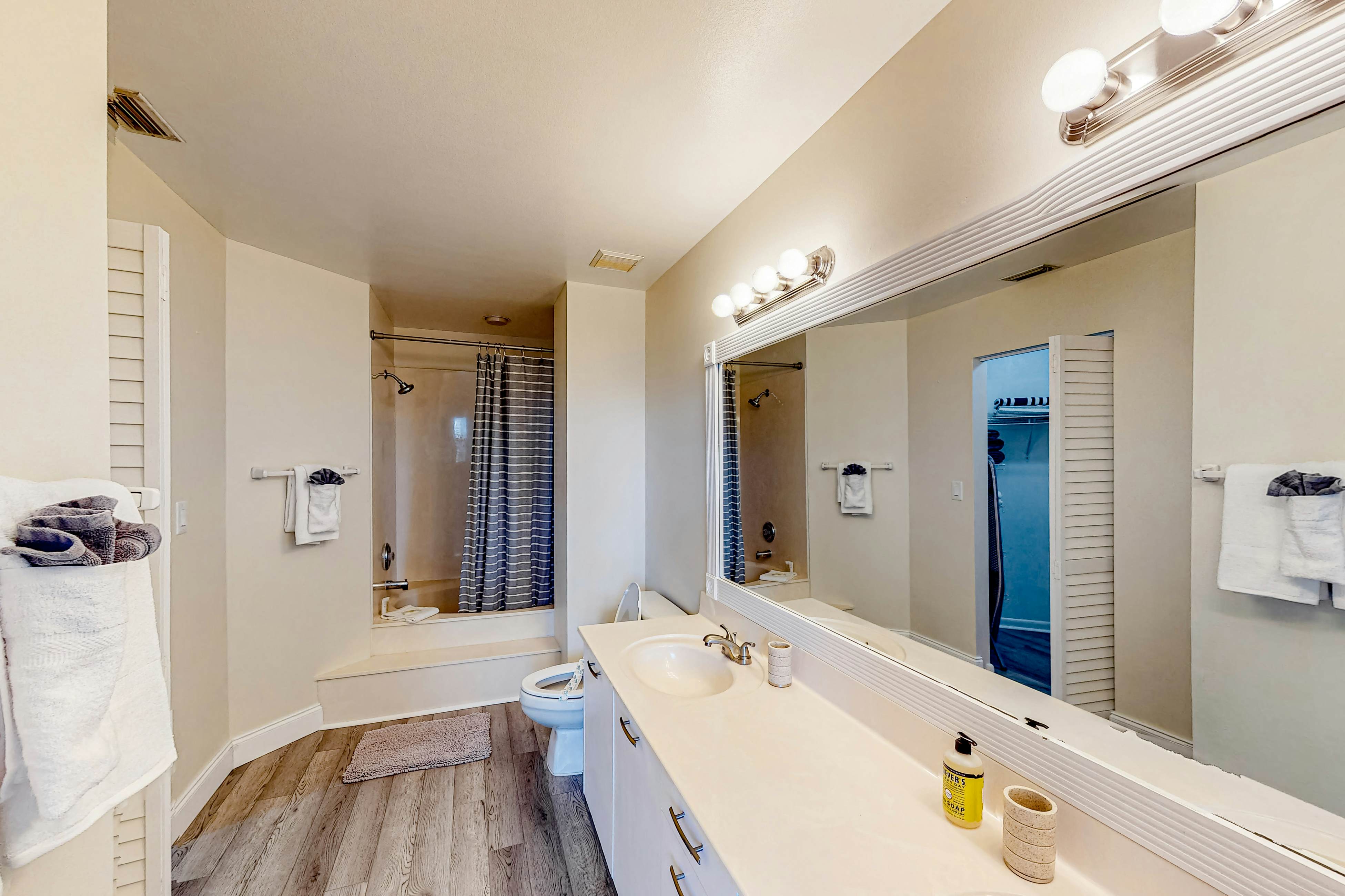 2nd-Floor Condo Overlooking Country Club Greens w/Free WiFi, AC, and Shared Pool